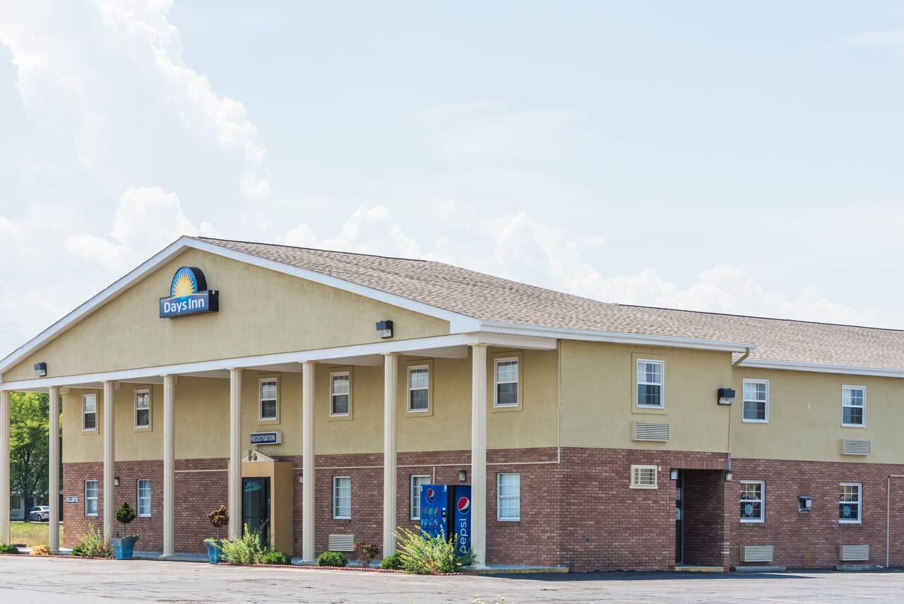 Hotels In Amherst Ohio Days Inn Days Inn Amherst