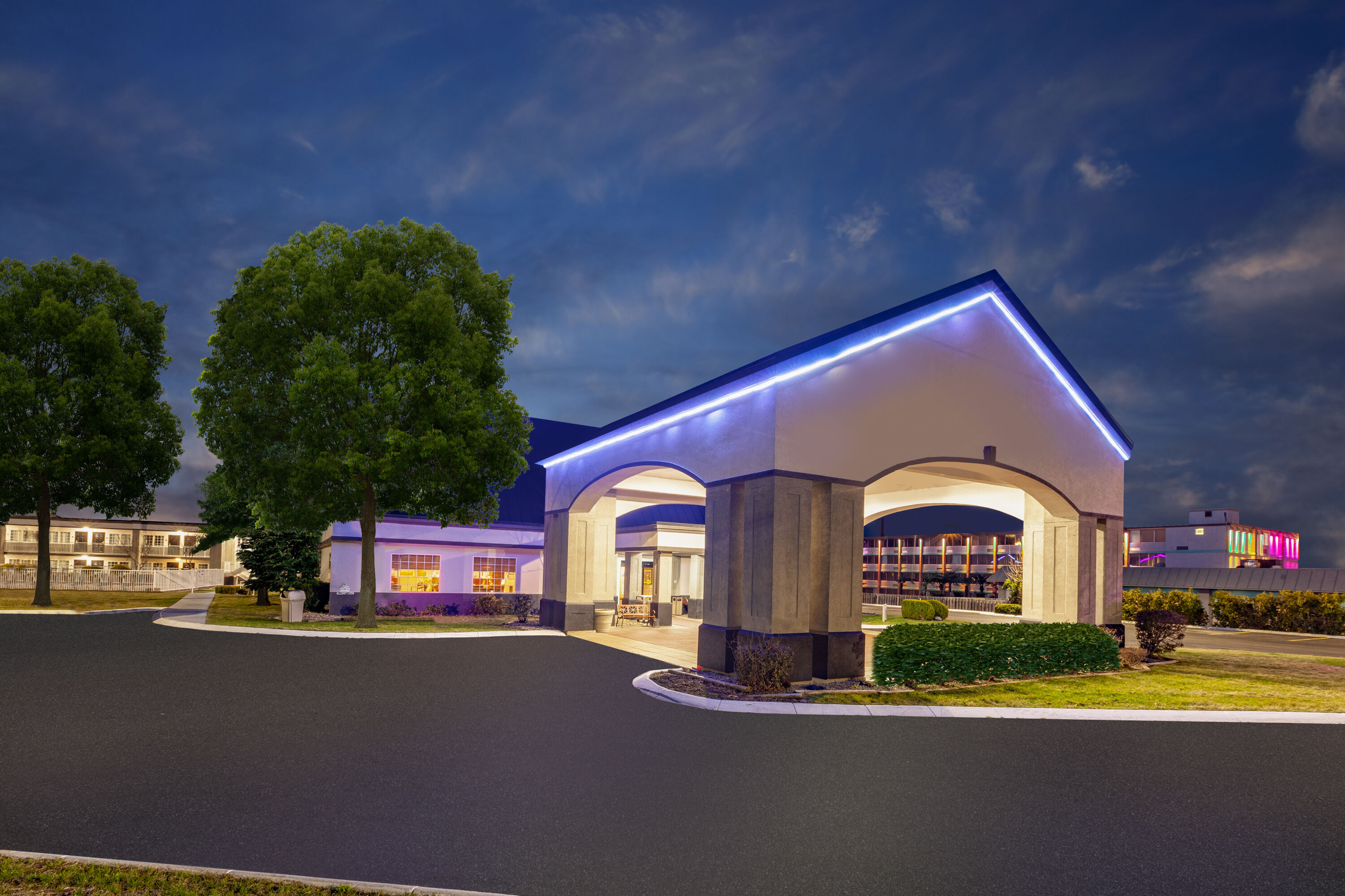Exterior Dusk Image of Days Inn by Wyndham Austintown hotel in Austintown, Ohio