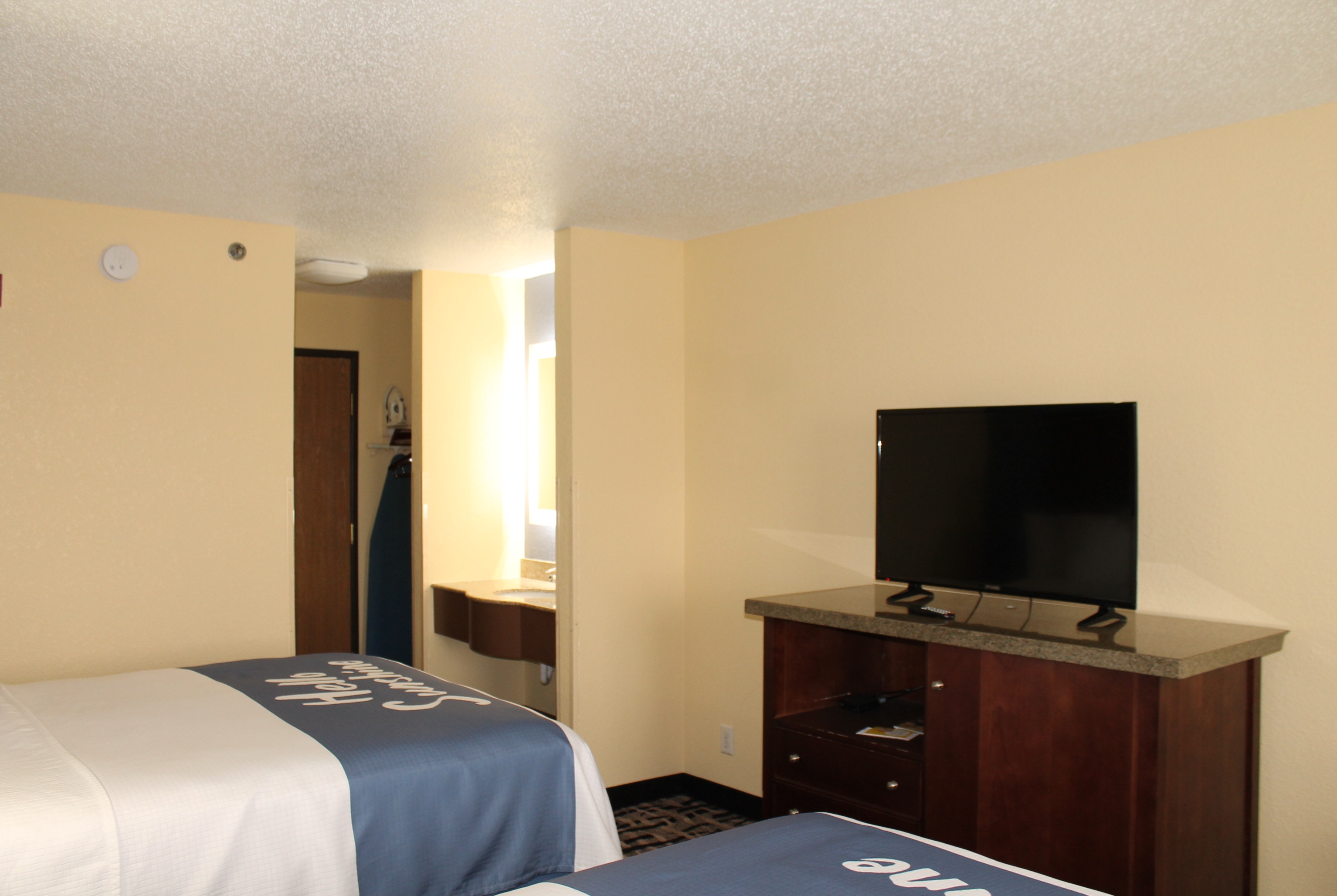 Days Inn By Wyndham Batavia Ohio Batavia Oh Hotels