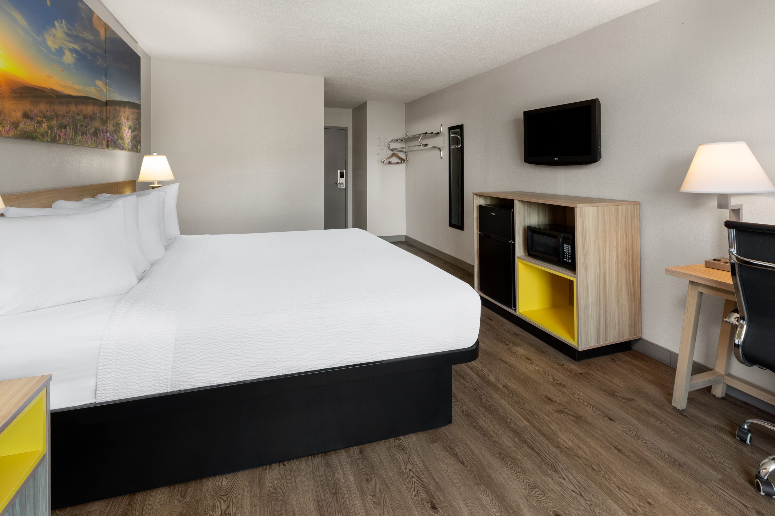 Guest room at the Days Inn by Wyndham Cambridge in Cambridge, Ohio