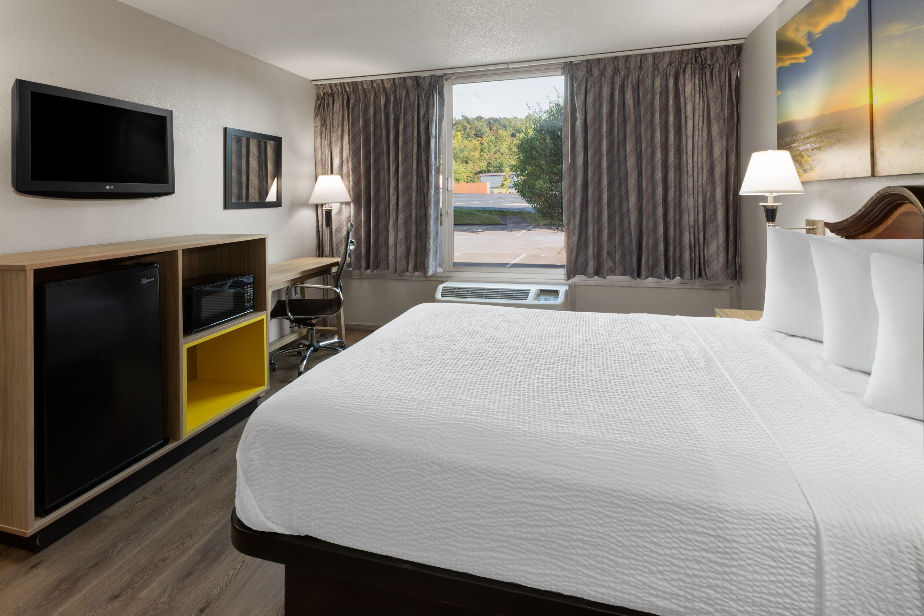 Guest room at the Days Inn by Wyndham Cambridge in Cambridge, Ohio