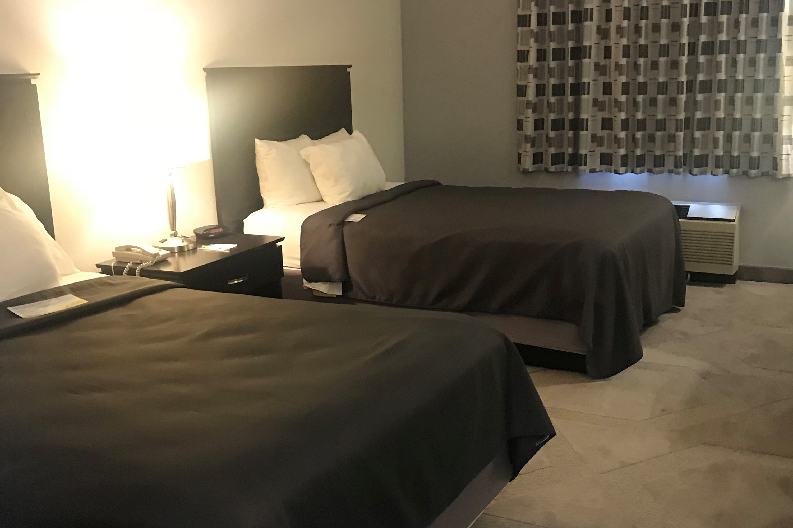 Guest room at the Days Inn by Wyndham Conneaut in Conneaut, Ohio