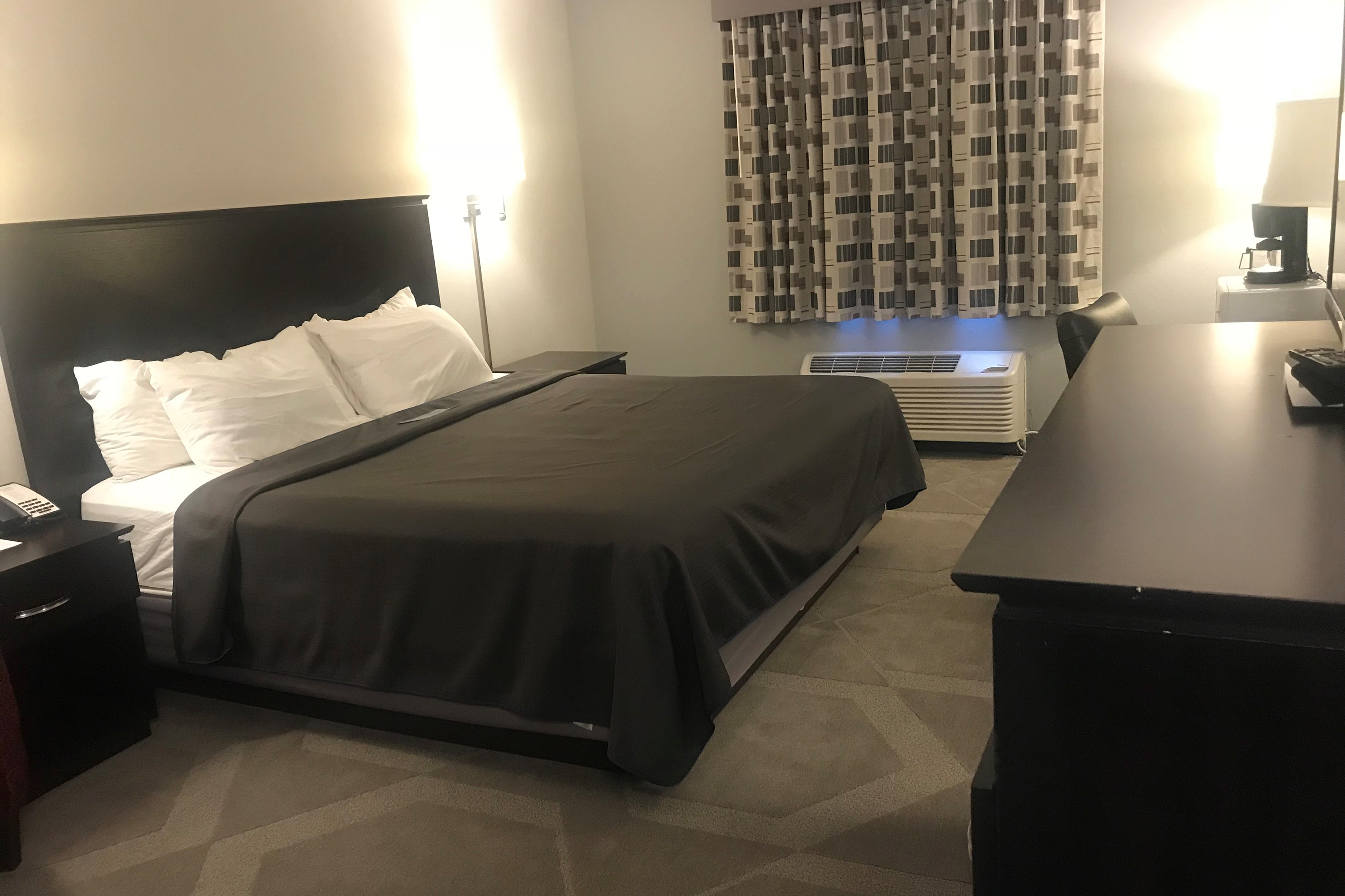 Guest room at the Days Inn by Wyndham Conneaut in Conneaut, Ohio