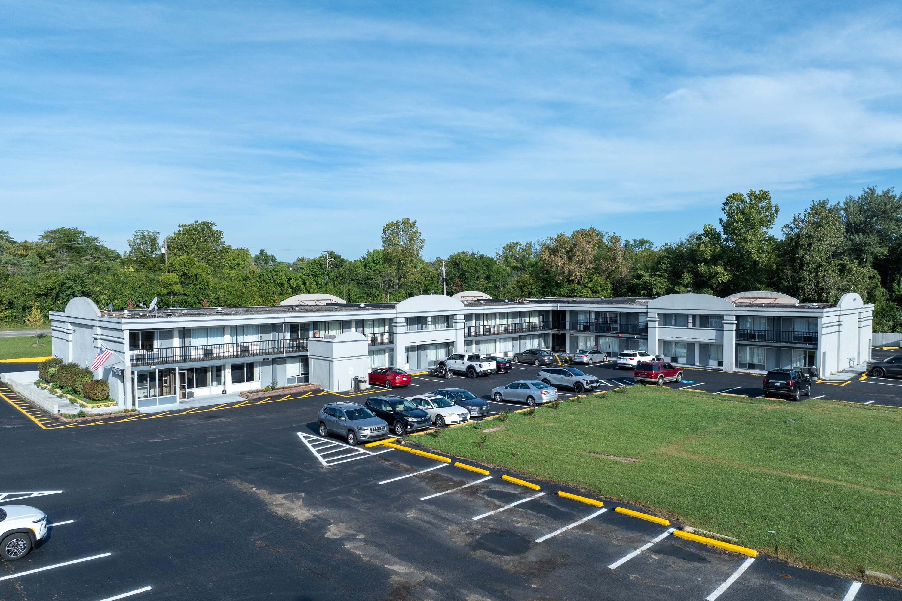 Exterior of Days Inn & Suites by Wyndham Dayton North hotel in Dayton, Ohio