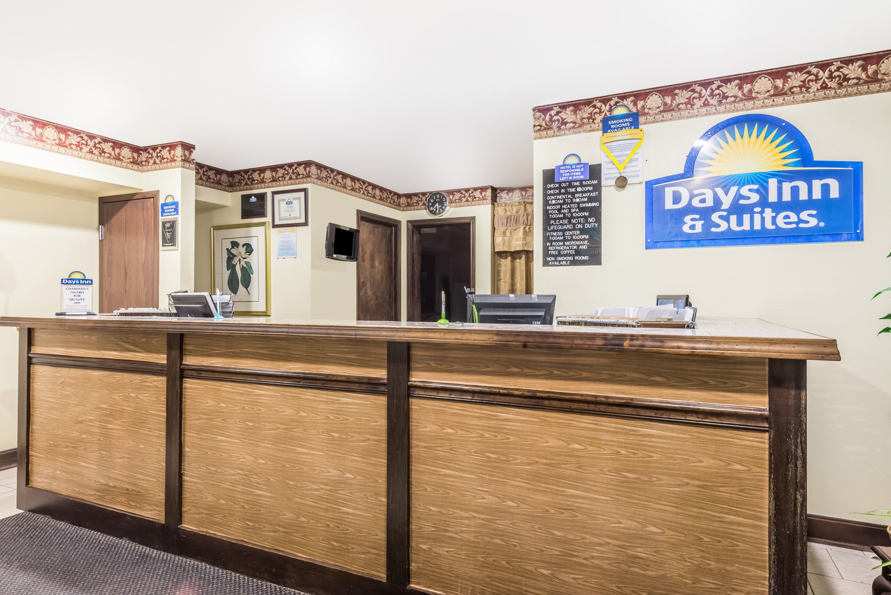 Days Inn & Suites by Wyndham Youngstown / Girard Ohio Girard, OH Hotels