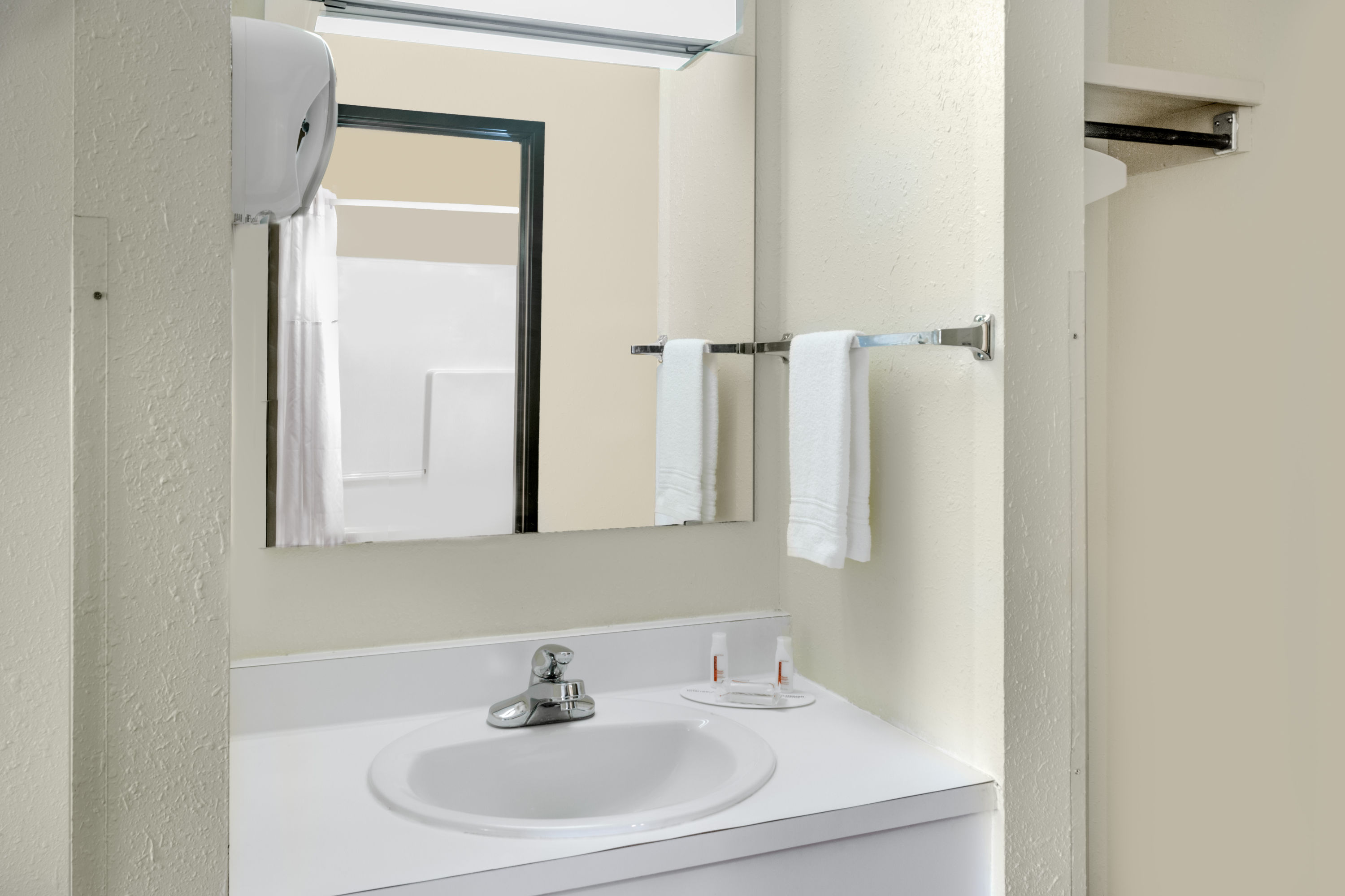 Guest room bath at the Days Inn by Wyndham Jackson in Jackson, Ohio