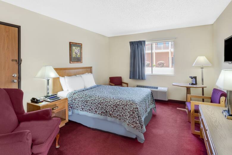 Guest room at the Days Inn Jackson in Jackson, Ohio