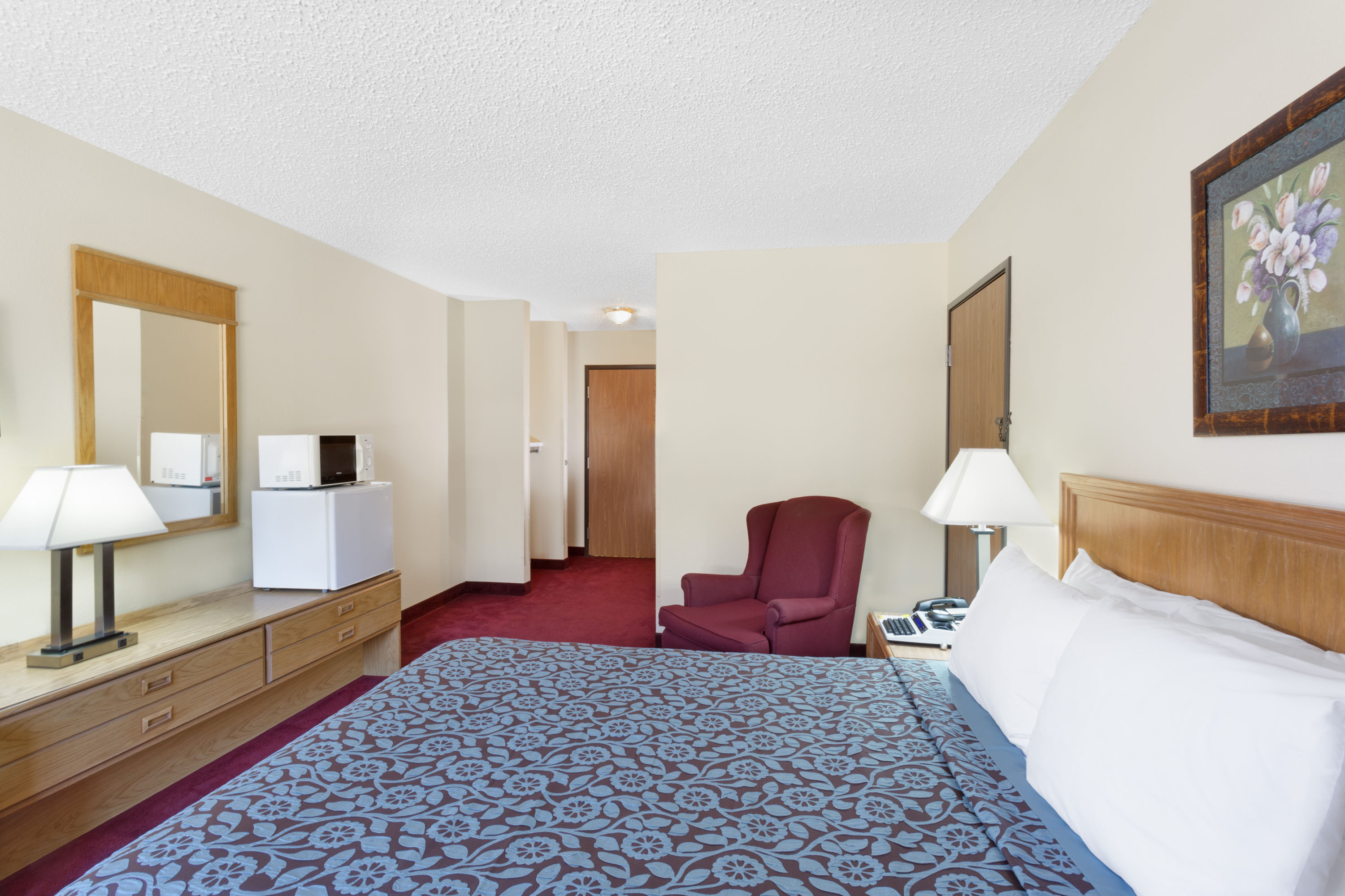 Guest room at the Days Inn by Wyndham Jackson in Jackson, Ohio