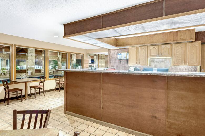 Days Inn By Wyndham Jackson Hotels Oh 45640 Days Inn By Wyndham Jackson Hotel Lobby In Ohio