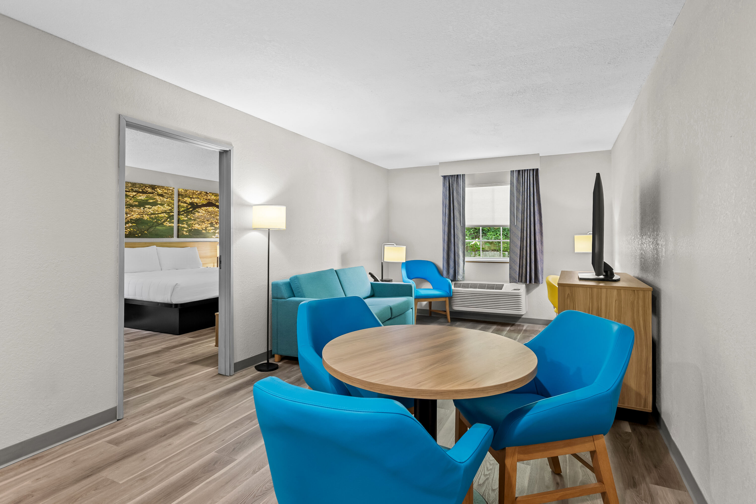 Days Inn by Wyndham Lisbon suite living room in Lisbon, Ohio