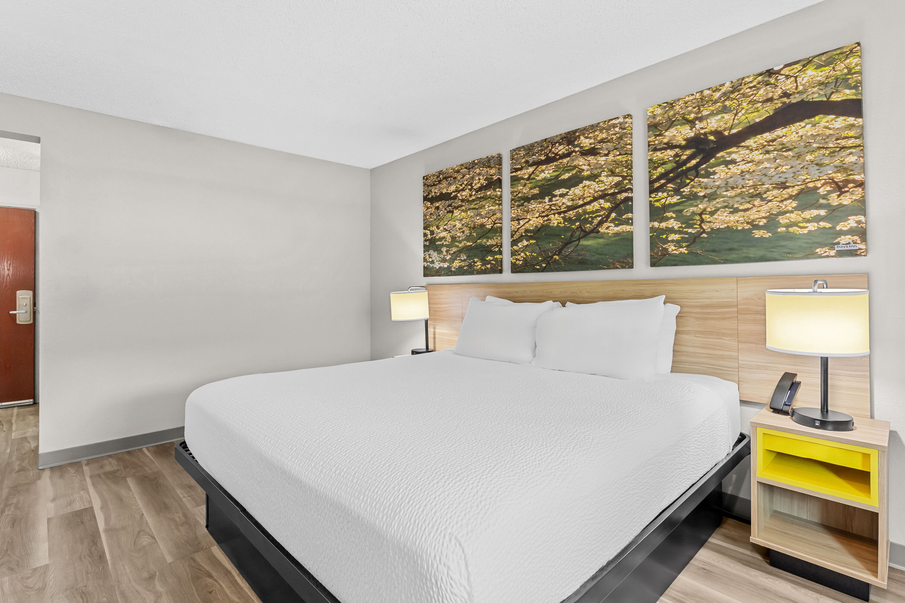 King bed guest room at the Days Inn by Wyndham Lisbon in Lisbon, Ohio