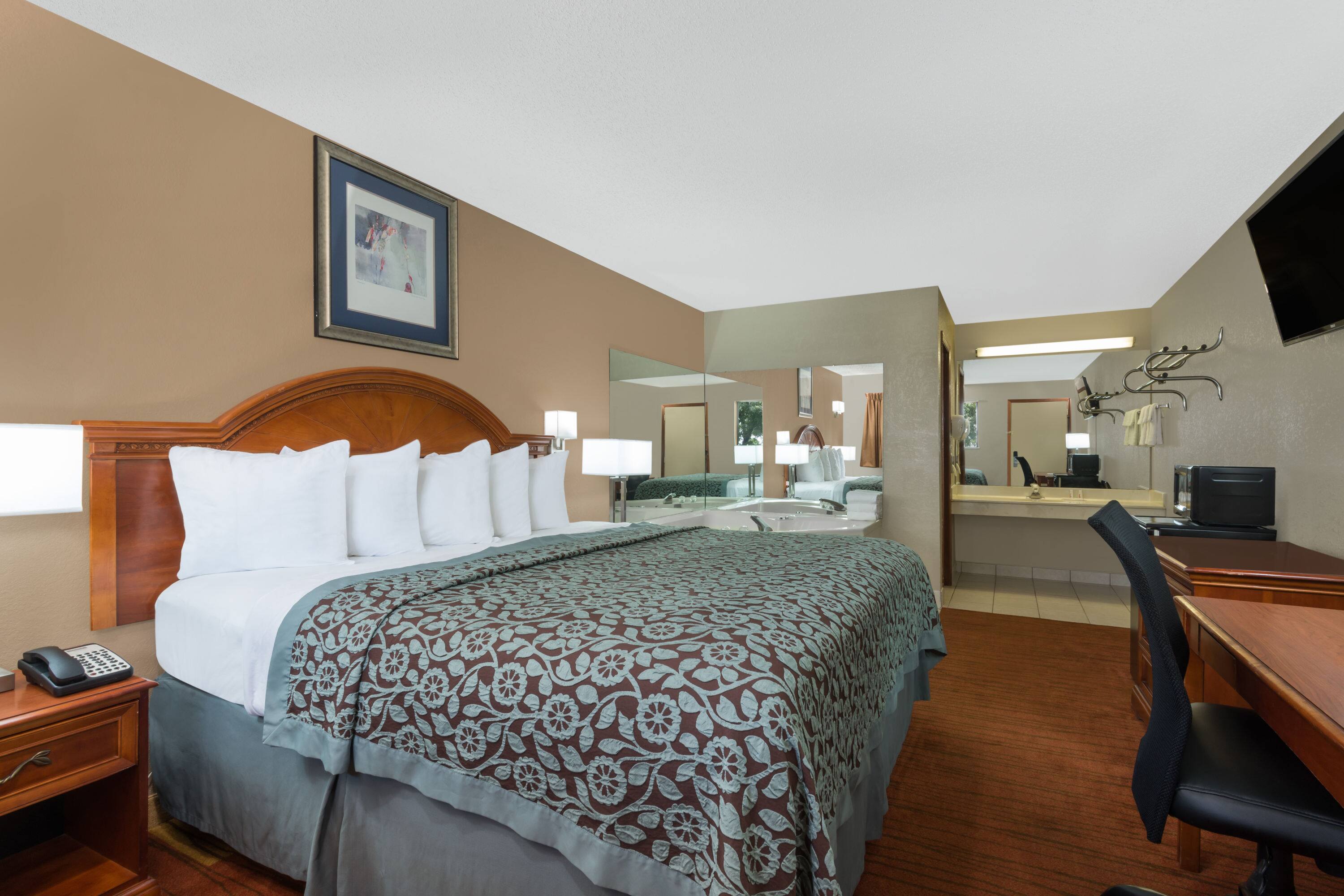 Days Inn By Wyndham Maumeetoledo Maumee Oh Hotels -