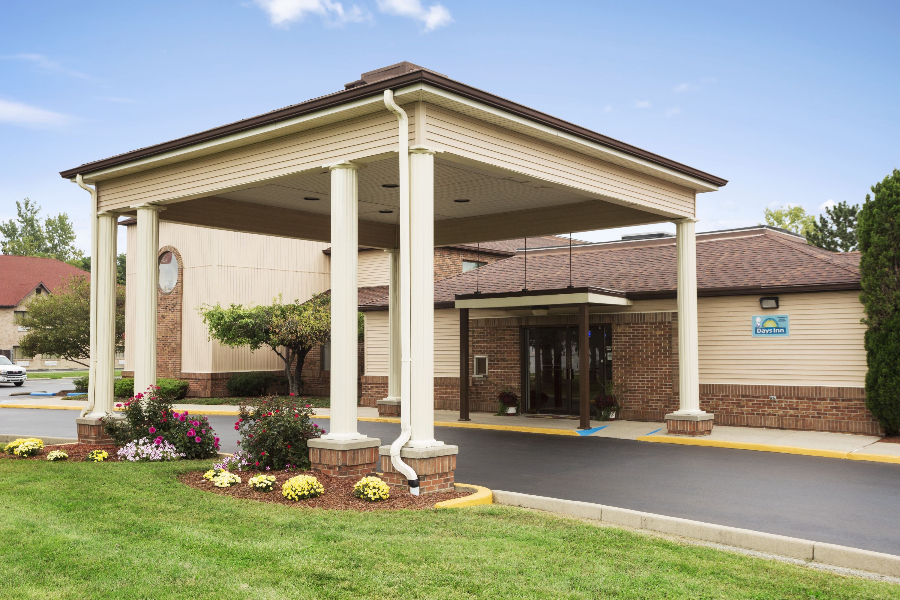 Exterior of Days Inn by Wyndham Middletown hotel in Middletown, Ohio