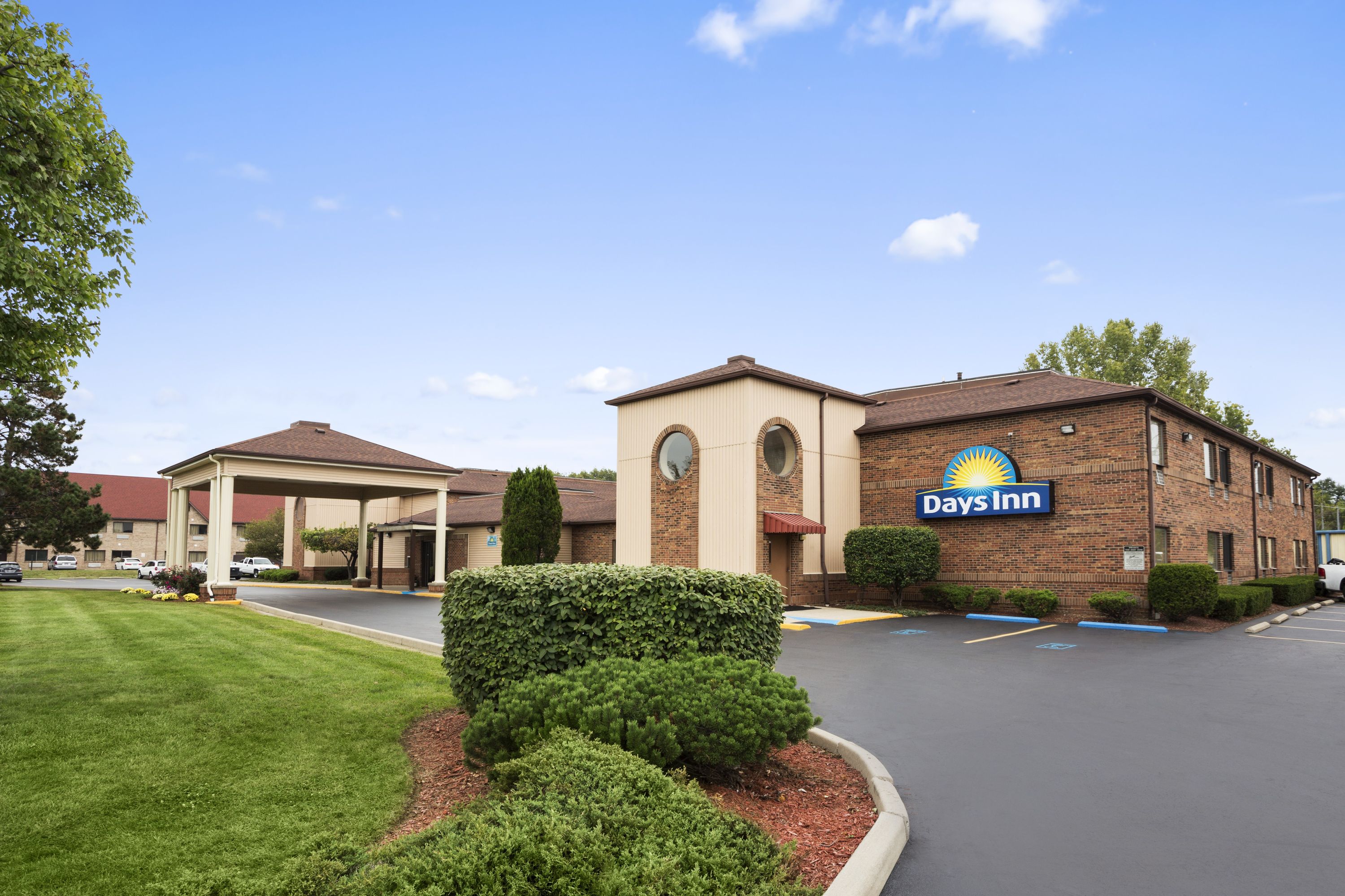 Exterior of Days Inn by Wyndham Middletown hotel in Middletown, Ohio