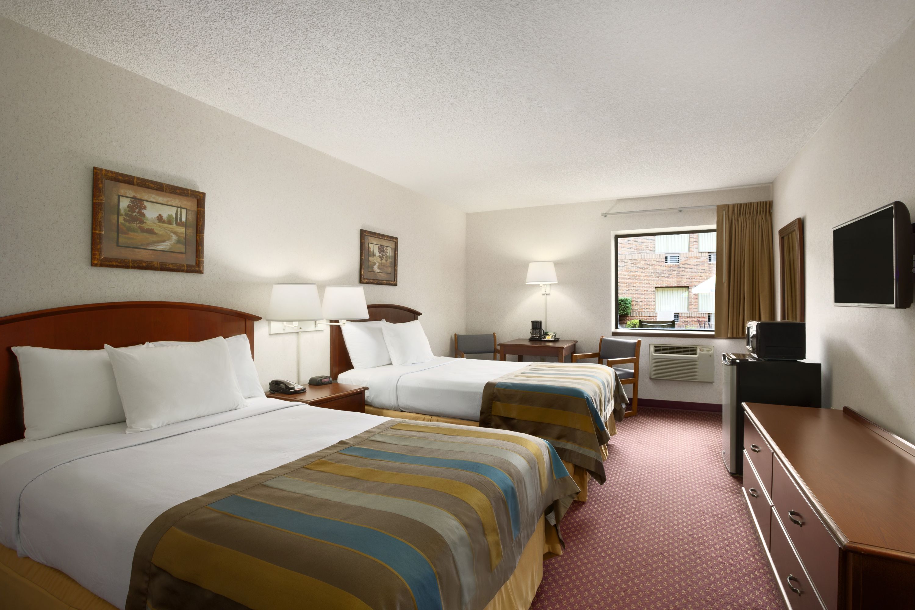 Guest room at the Days Inn by Wyndham Middletown in Middletown, Ohio