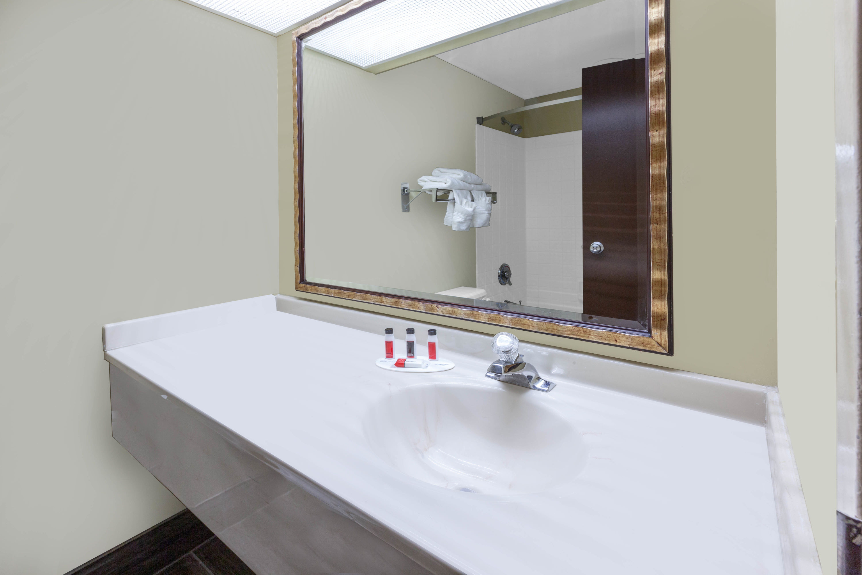 Guest room bath at the Days Inn by Wyndham Milan Sandusky South in Milan, Ohio