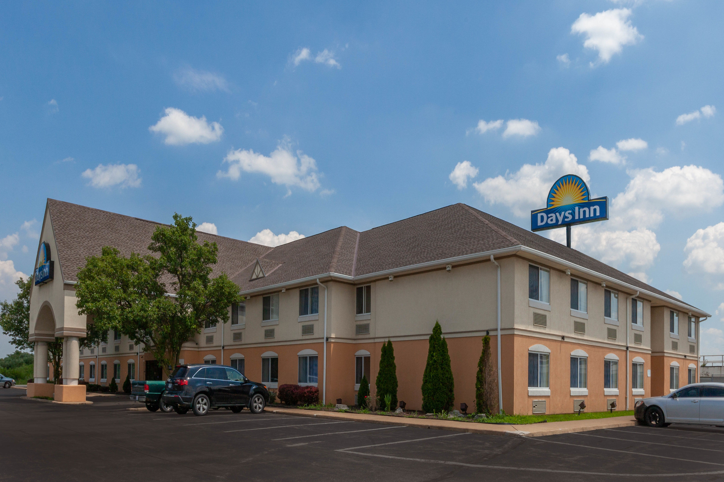 Exterior Day Image of Days Inn by Wyndham Milan Sandusky South hotel in Milan, Ohio