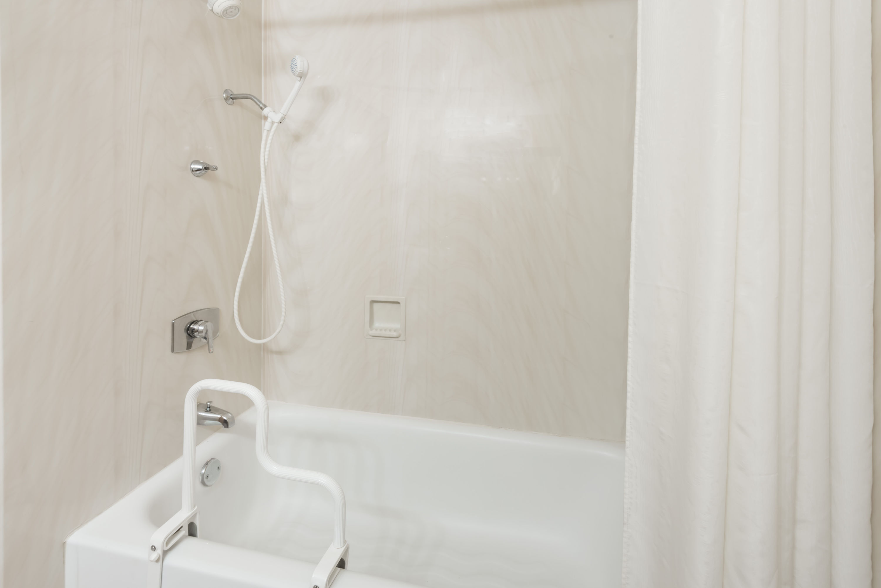 Guest room at the Days Inn Niles in Niles, Ohio