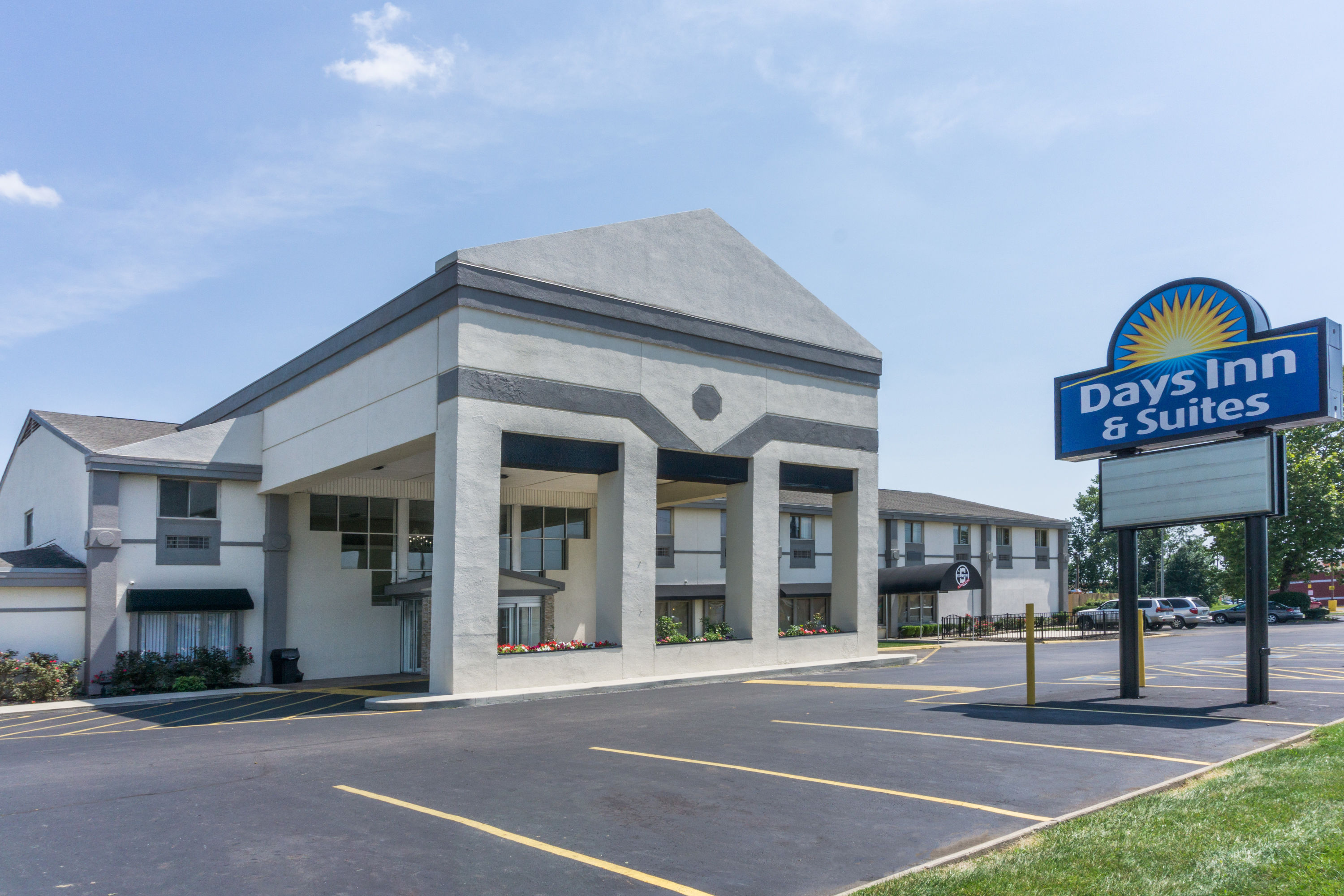 Days Inn Suites By Wyndham Columbus East Airport Reynoldsburg Oh Hotels