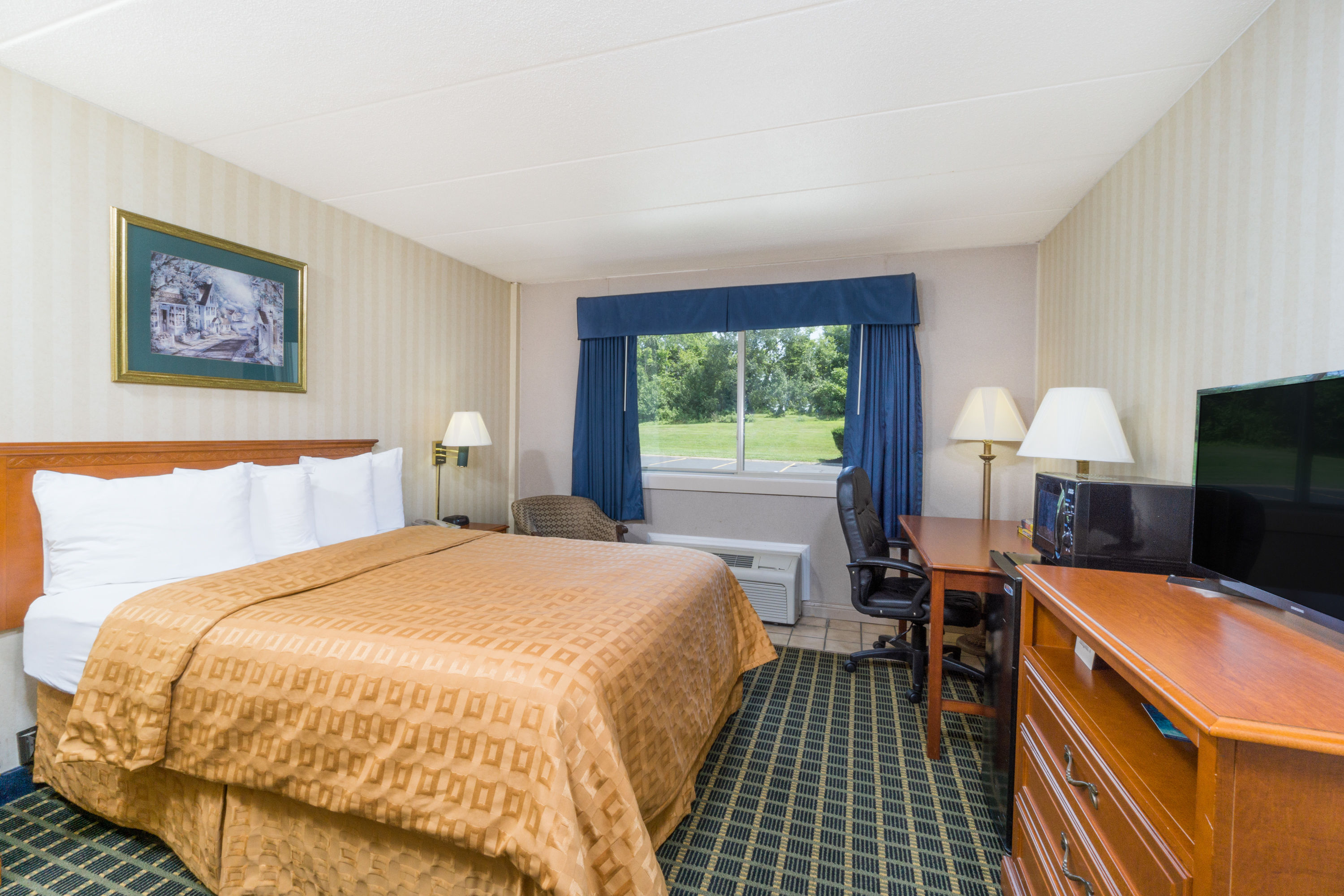 Guest room at the Days Inn  by Wyndham Columbus East Airport in Reynoldsburg, Ohio