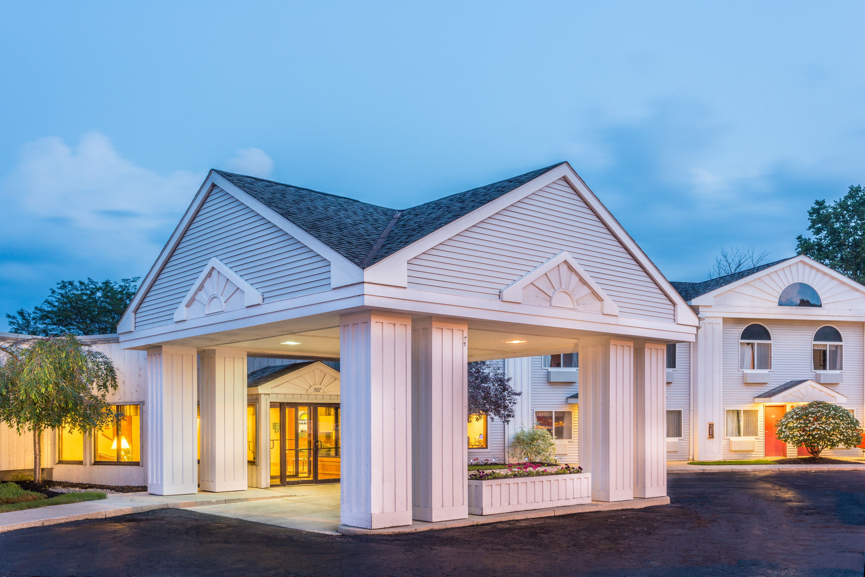 Days Inn By Wyndham Tiffin Tiffin Oh Hotels