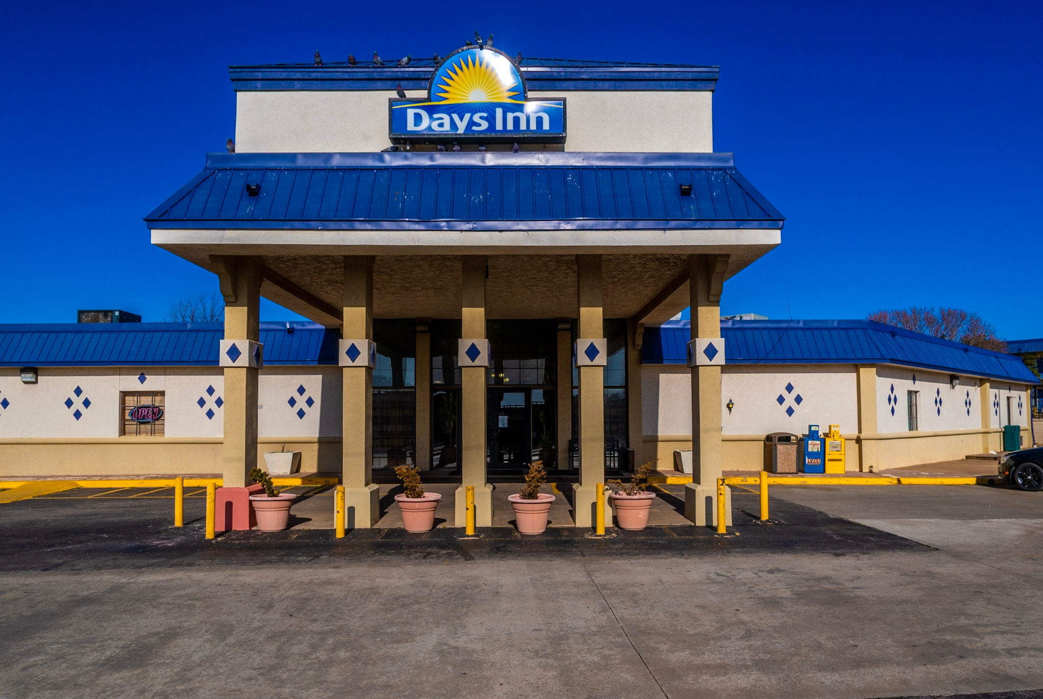 Exterior of Days Inn by Wyndham Clinton hotel in Clinton, Oklahoma