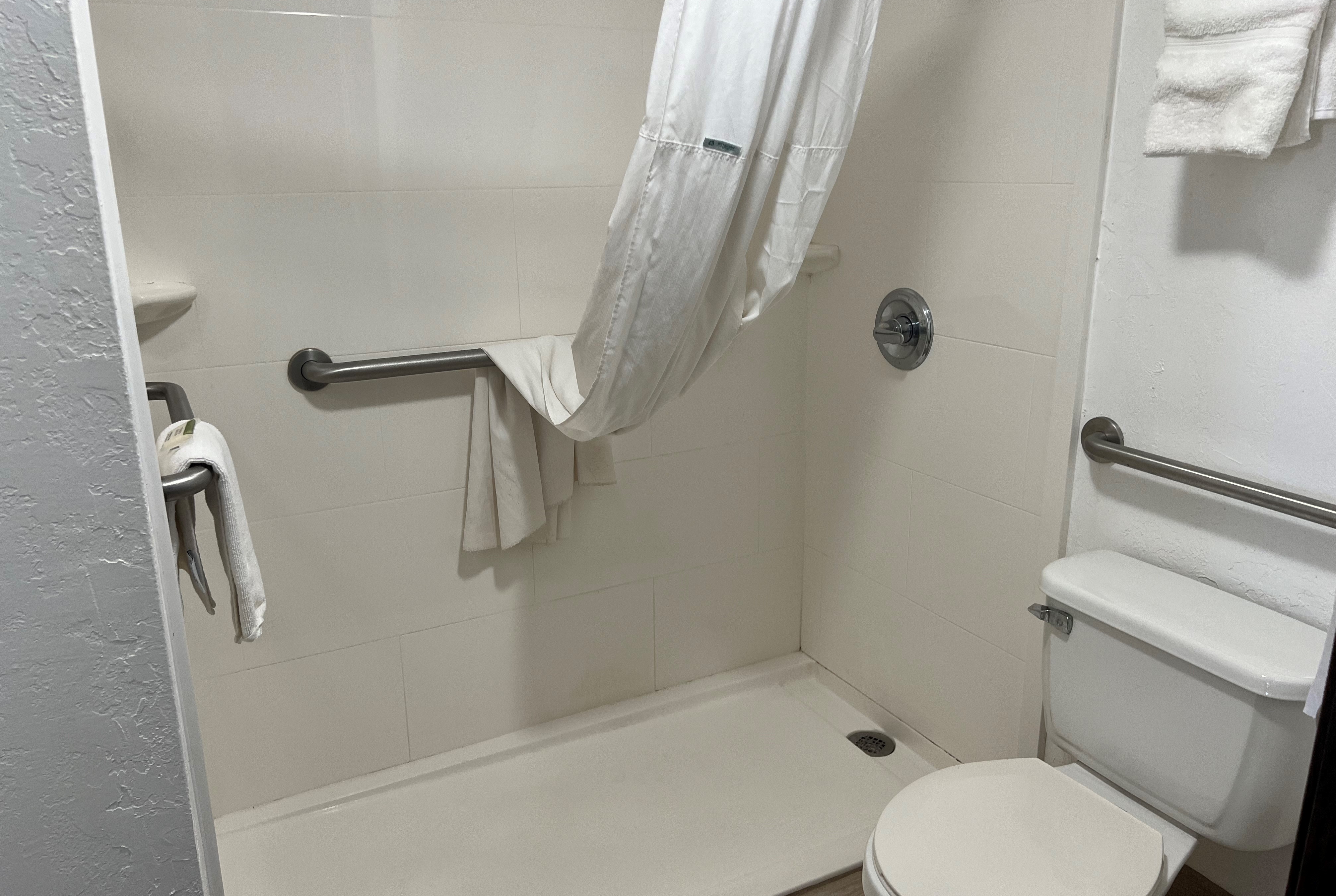 Guest room bath at the Days Inn by Wyndham El Reno in El Reno, Oklahoma