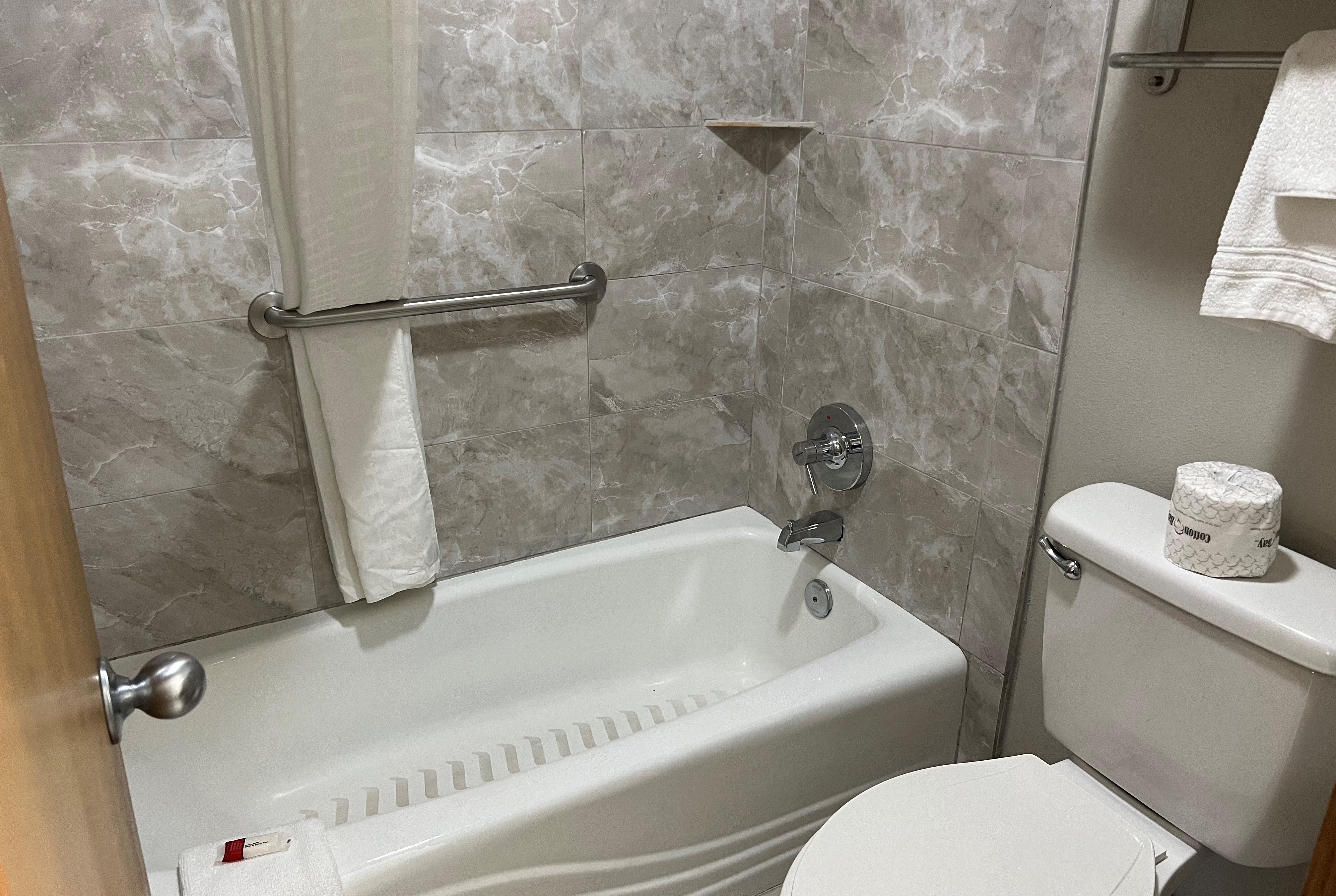 Guest room bath at the Days Inn by Wyndham Grove in Grove, Oklahoma