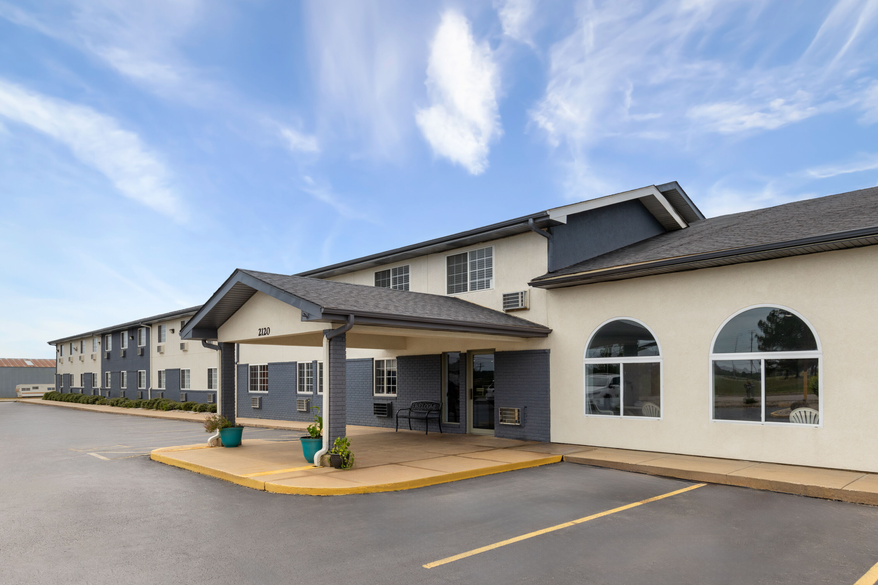 Exterior Day Image of Days Inn by Wyndham Miami hotel in Miami, Oklahoma