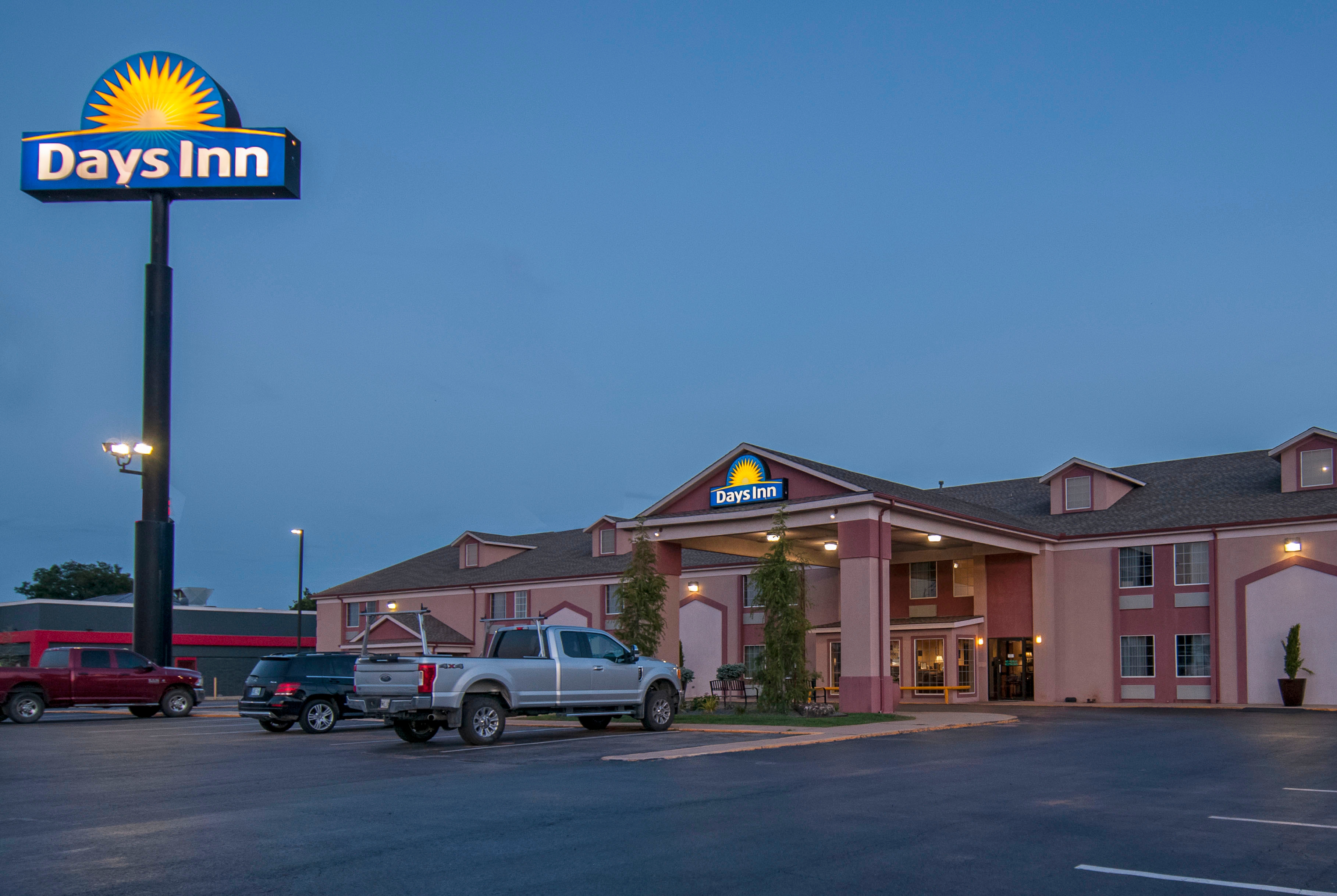 Exterior of Days Inn by Wyndham Pauls Valley hotel in Pauls Valley, Oklahoma