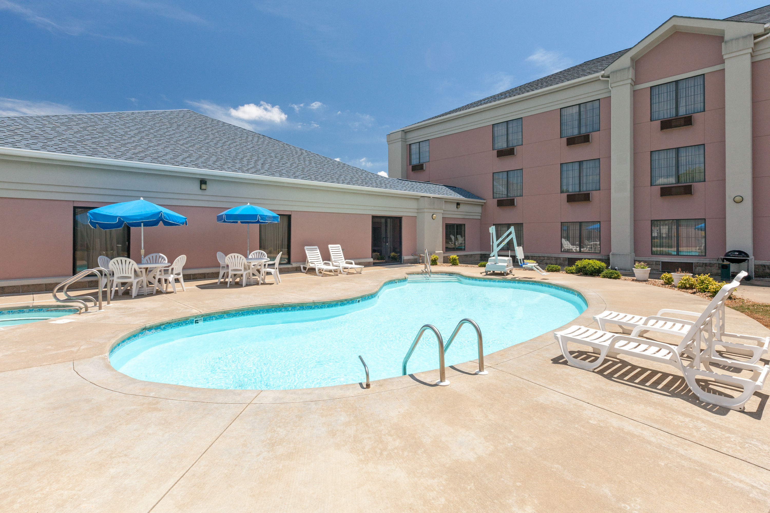 Days Inn & Suites by Wyndham Poteau Poteau, OK Hotels
