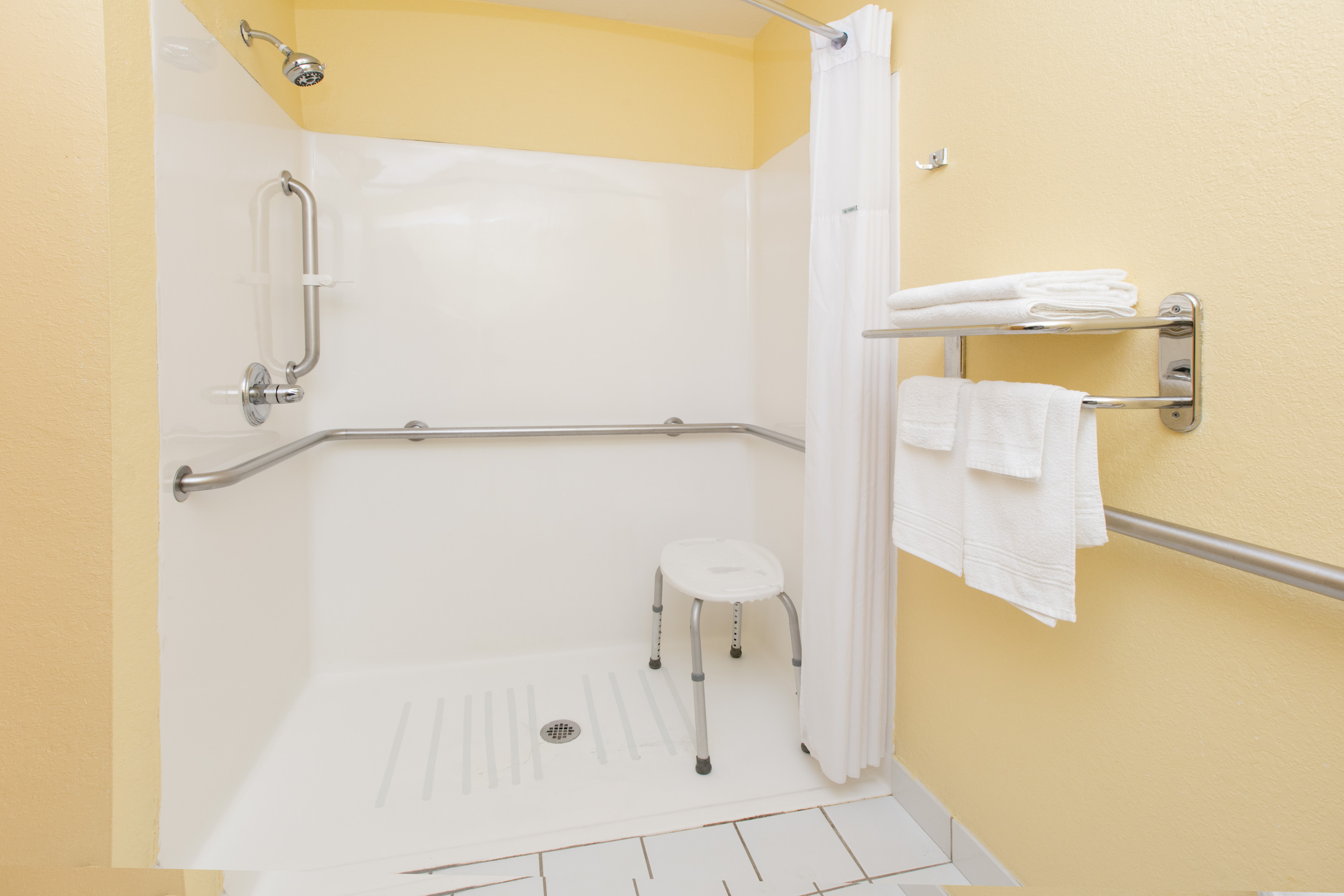 Days Inn & Suites by Wyndham Pryor Pryor, OK Hotels