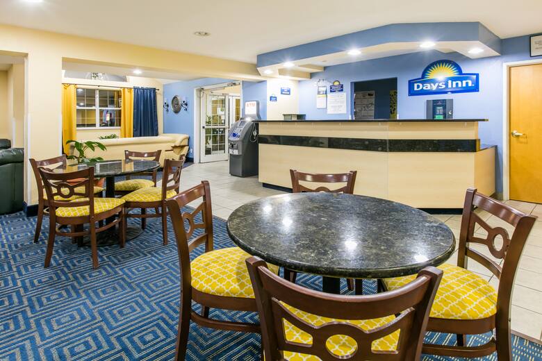Days Inn Suites Pryor Hotels Ok 74361 Days Inn Suites Pryor Hotel Lobby In Oklahoma