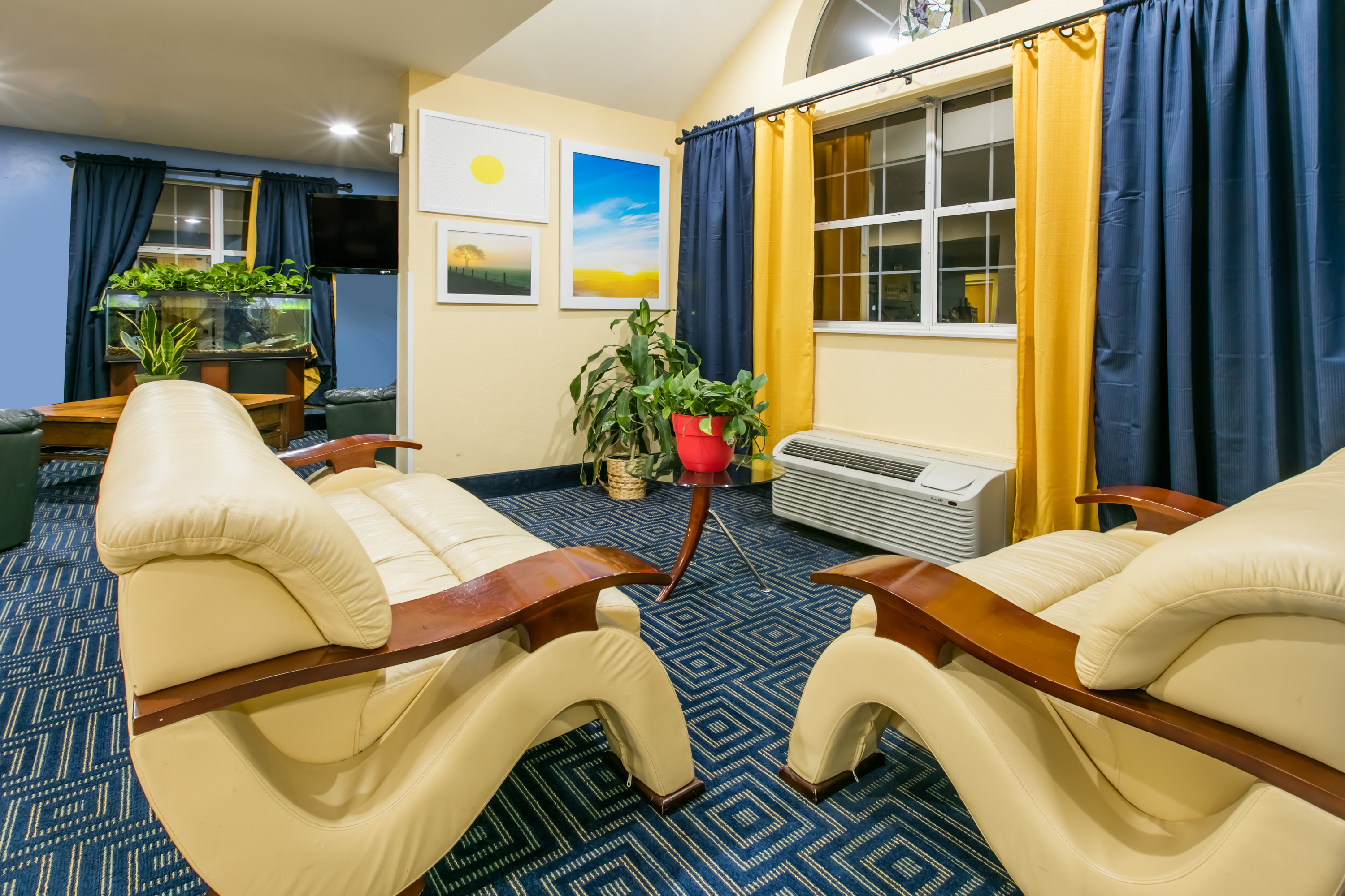 Days Inn & Suites by Wyndham Pryor Pryor, OK Hotels