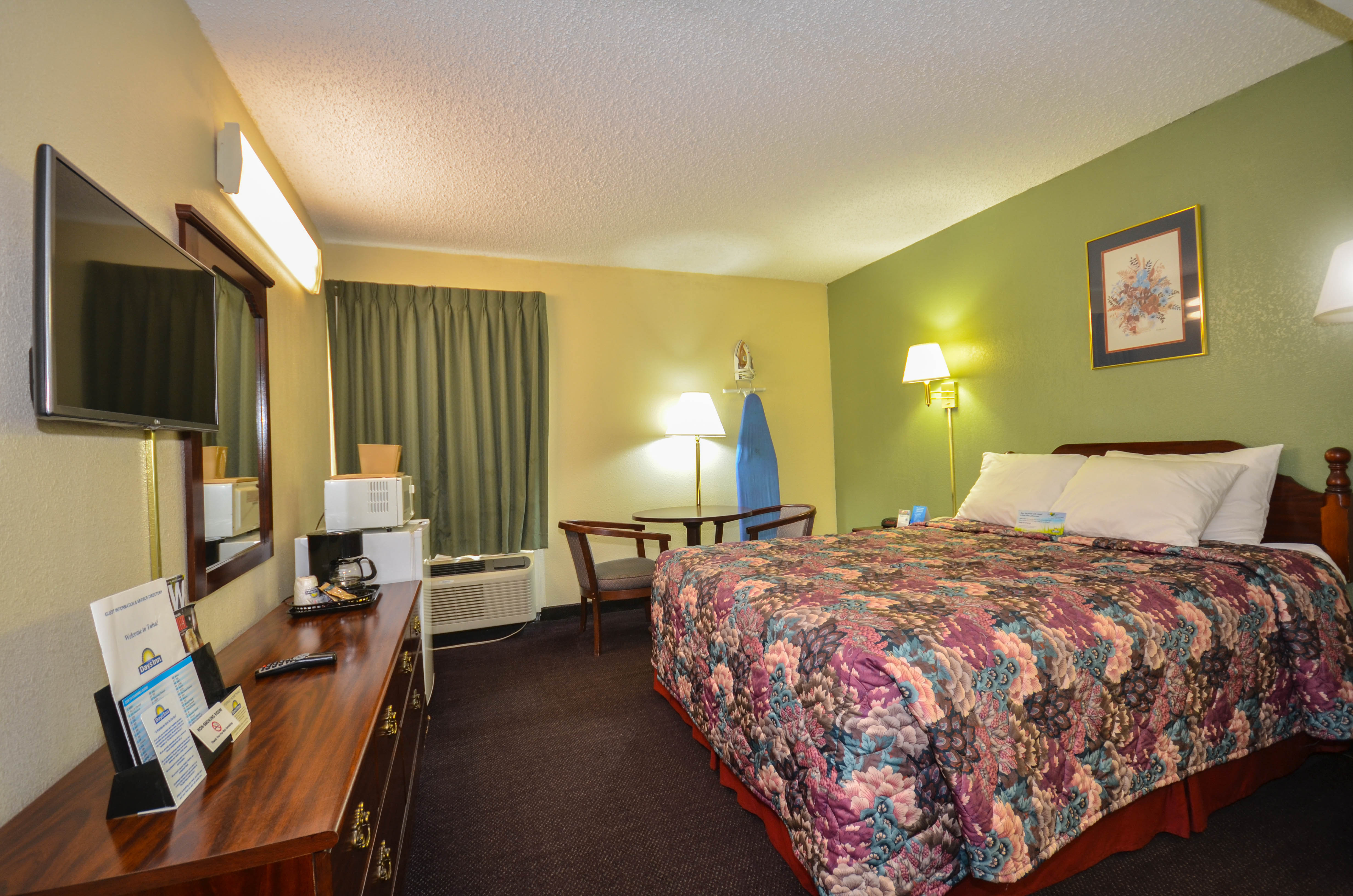 Days Inn by Wyndham Southern Hills/ORU | Tulsa, OK Hotels
