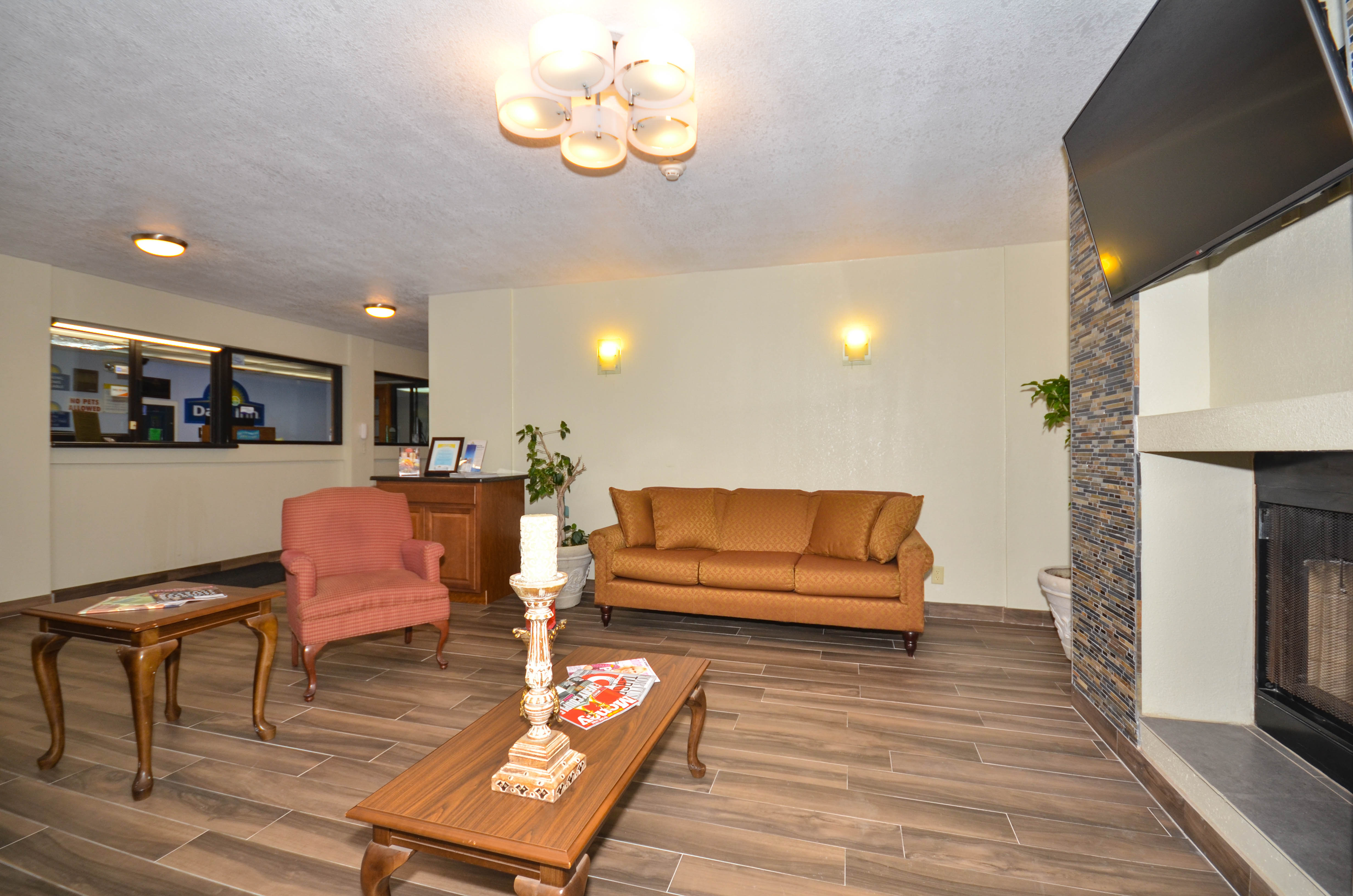 Days Inn By Wyndham Southern Hills Oru Tulsa Ok Hotels