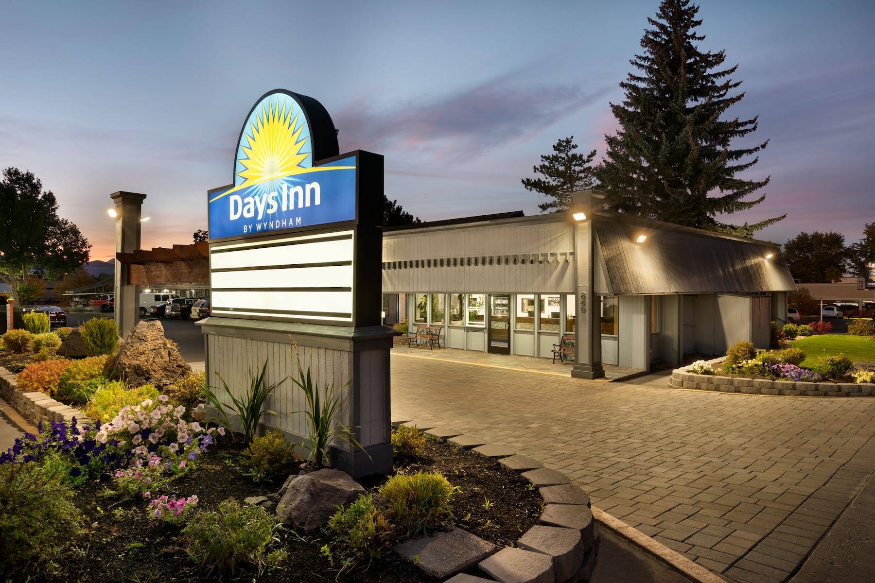 Days Inn by Wyndham Bend | Bend, OR Hotels
