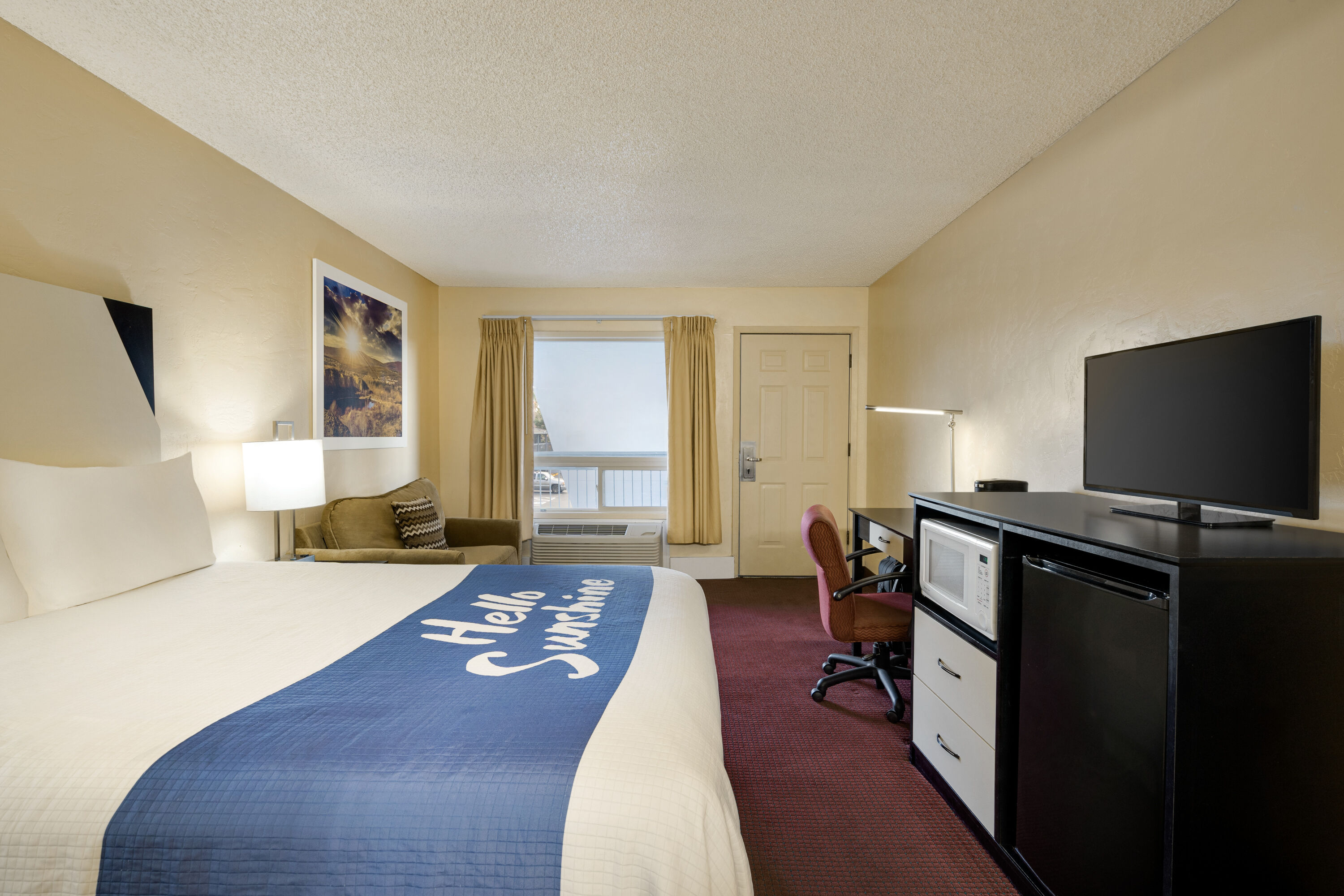 Guest room at the Days Inn by Wyndham Bend in Bend, Oregon