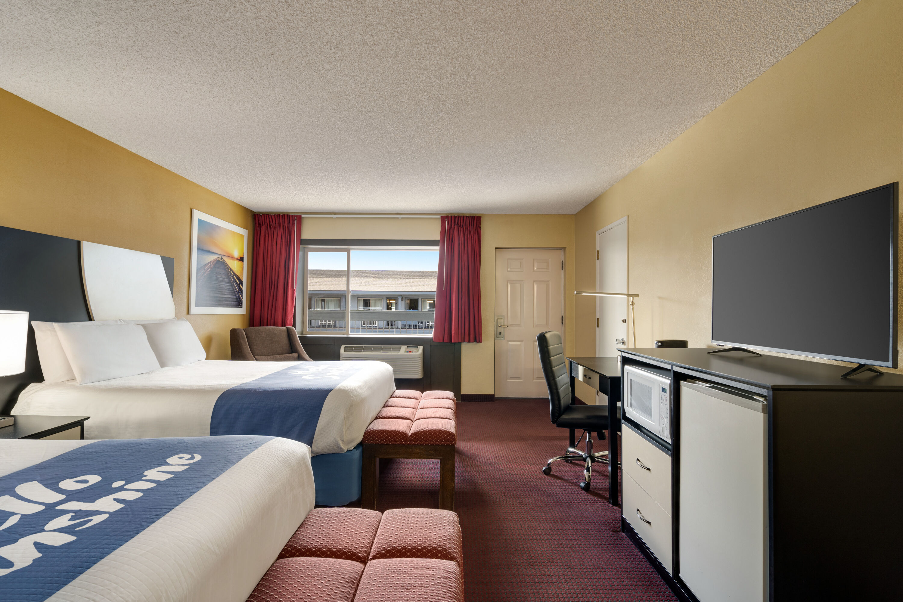 Guest room at the Days Inn by Wyndham Bend in Bend, Oregon