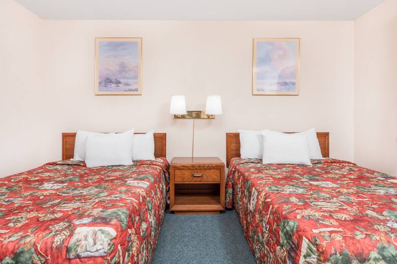Guest room at the Days Inn Burns in Burns, Oregon