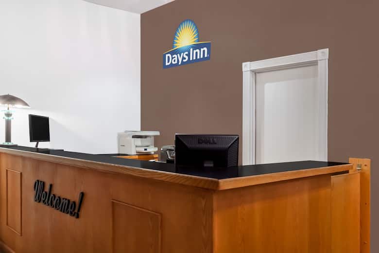 Days Inn Burns hotel lobby in Burns, Oregon