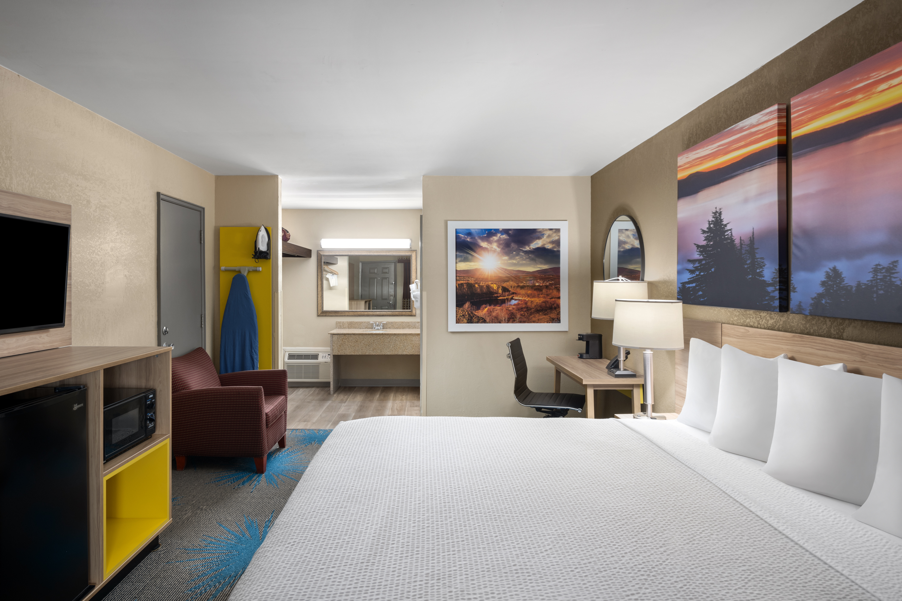 Guest room at the Days Inn by Wyndham Klamath Falls in Klamath Falls, Oregon