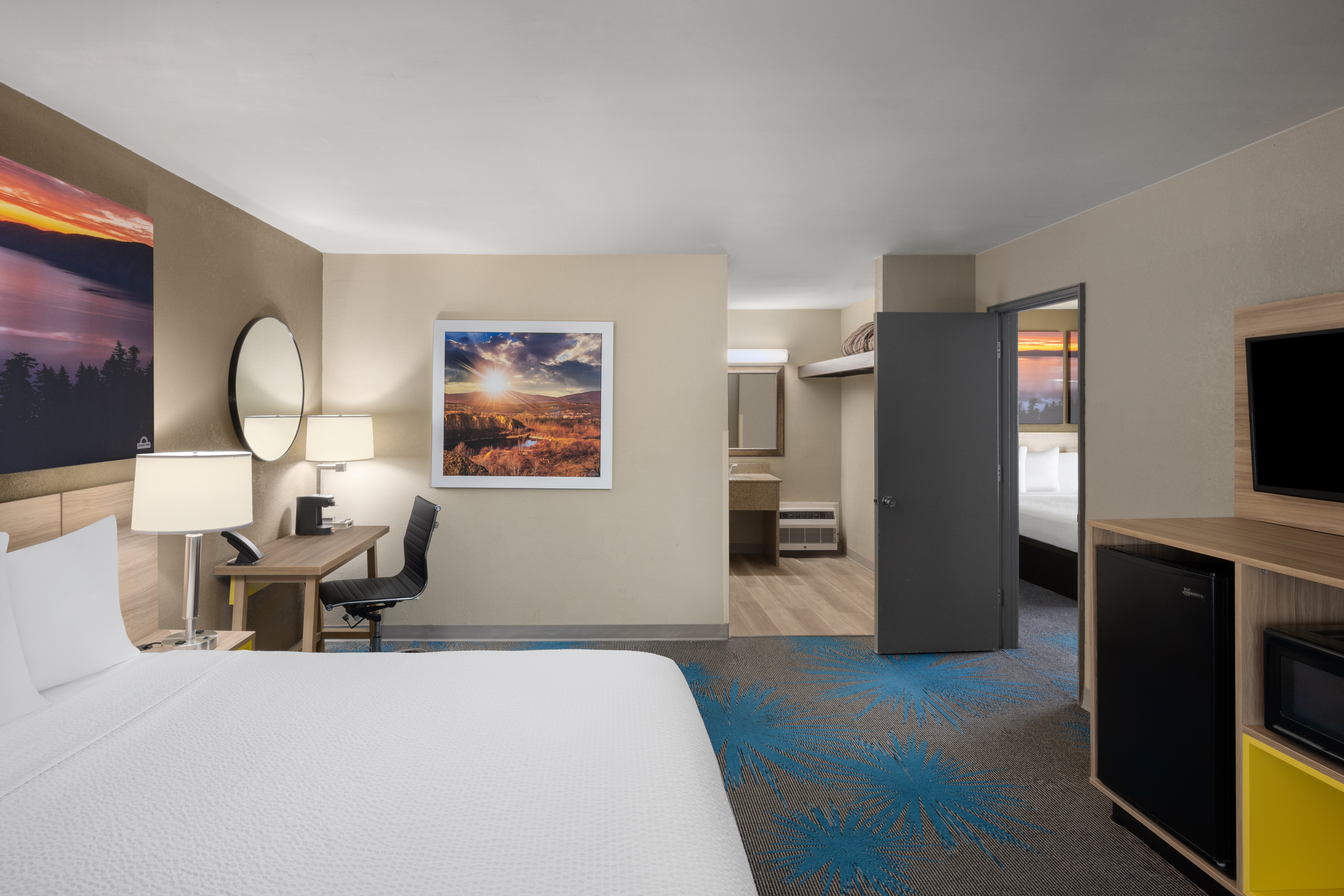 Days Inn by Wyndham Klamath Falls suite in Klamath Falls, Oregon