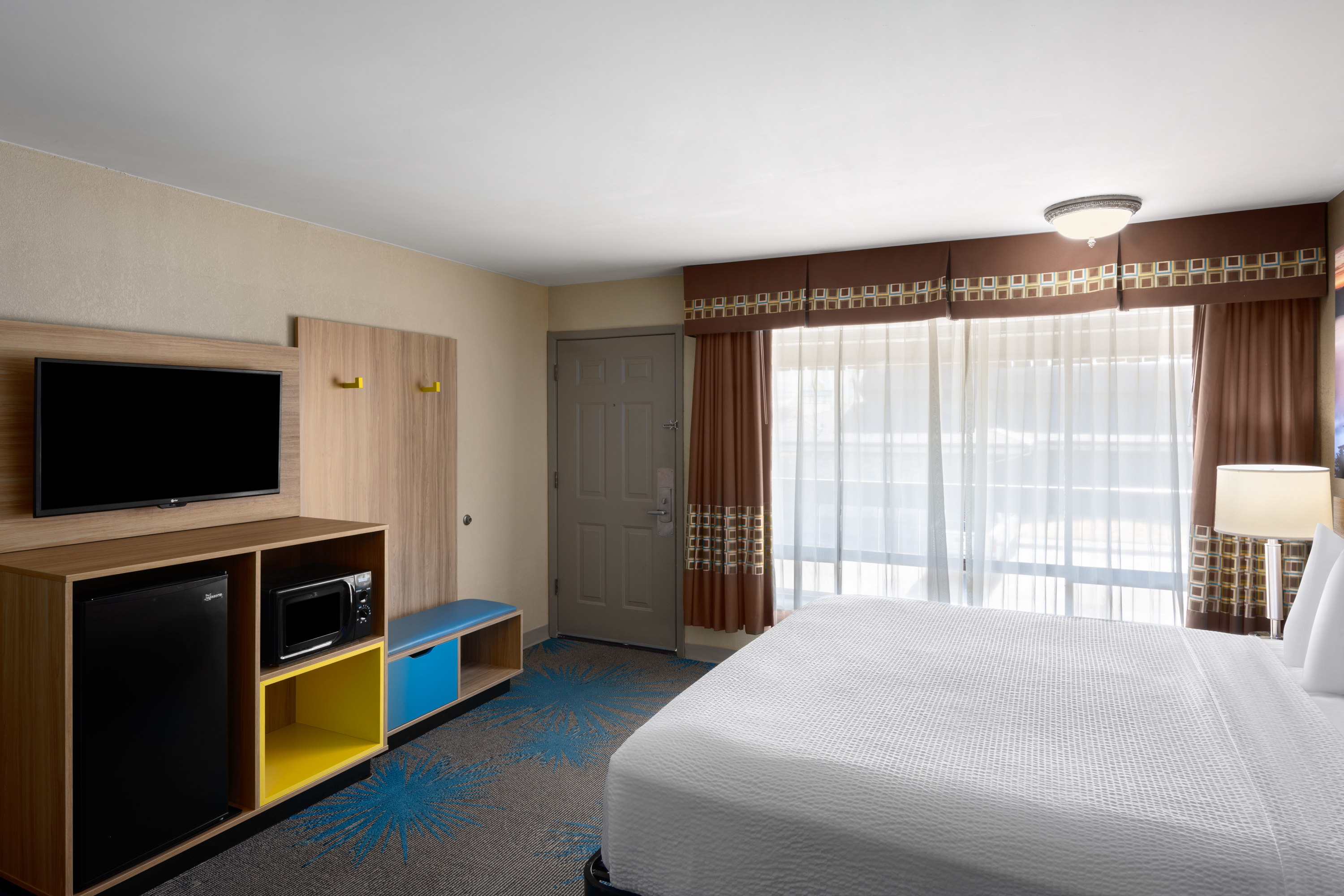 Days Inn by Wyndham Klamath Falls suite in Klamath Falls, Oregon