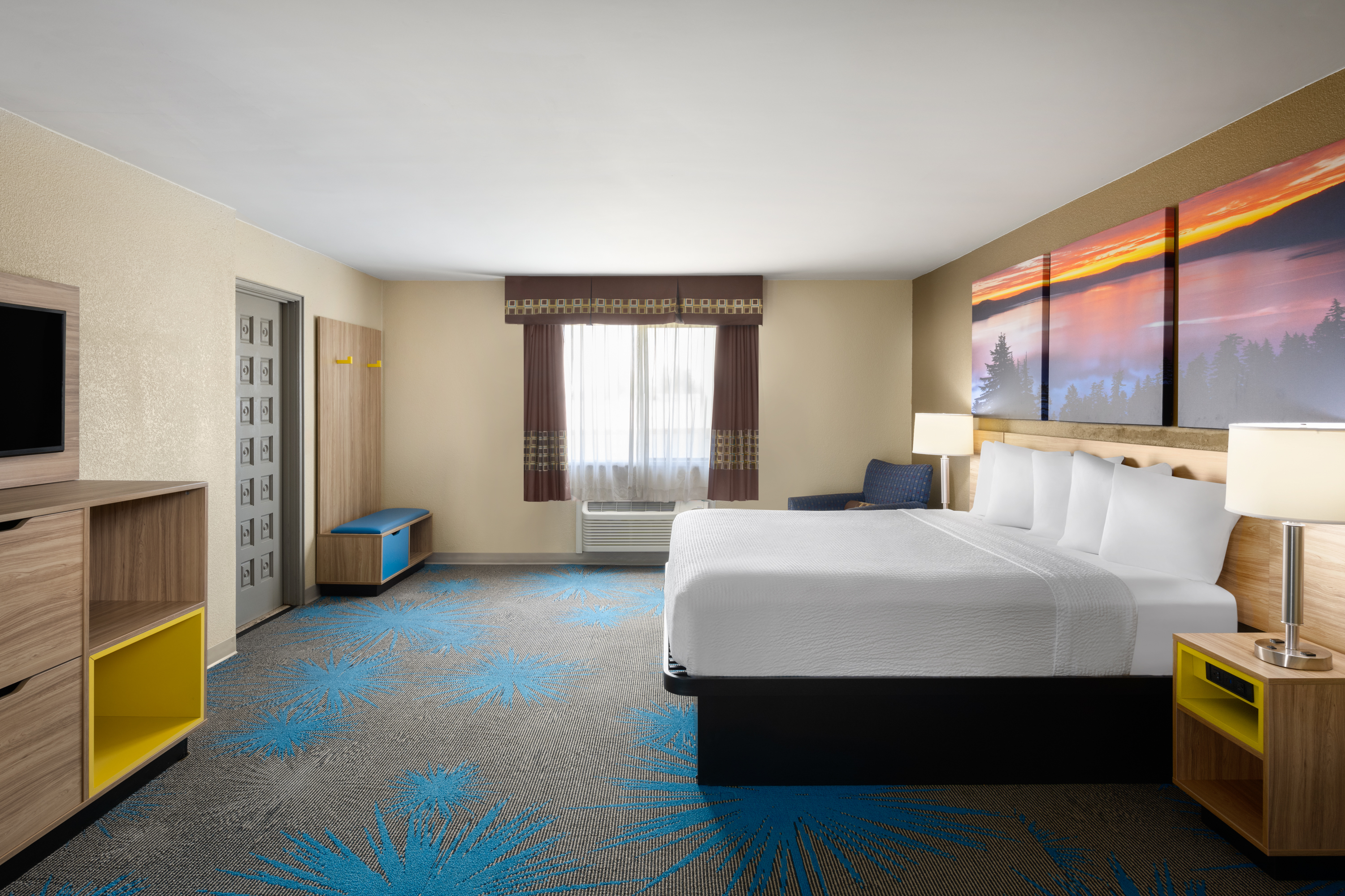 Days Inn by Wyndham Klamath Falls suite in Klamath Falls, Oregon