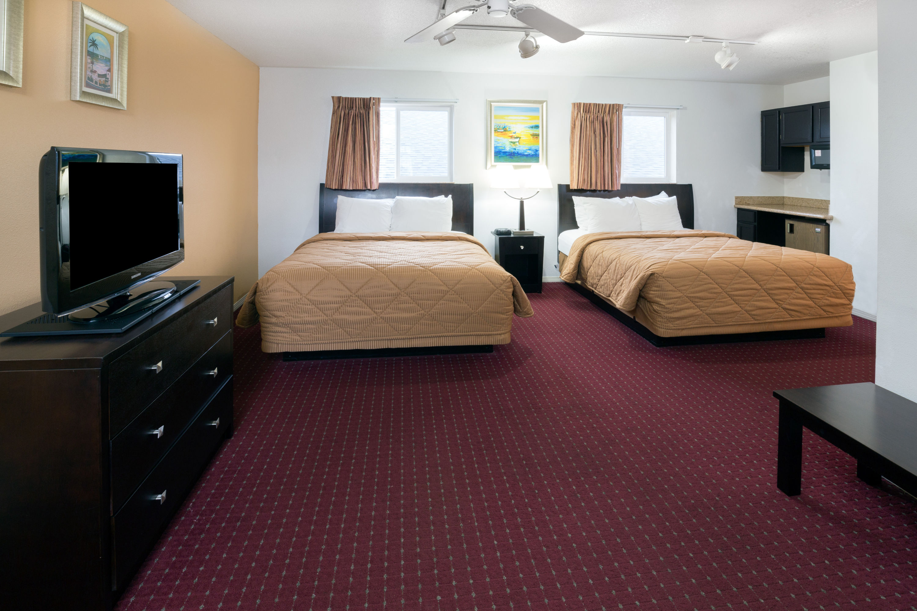 Days Inn By Wyndham Newport Or Newport Or Hotels