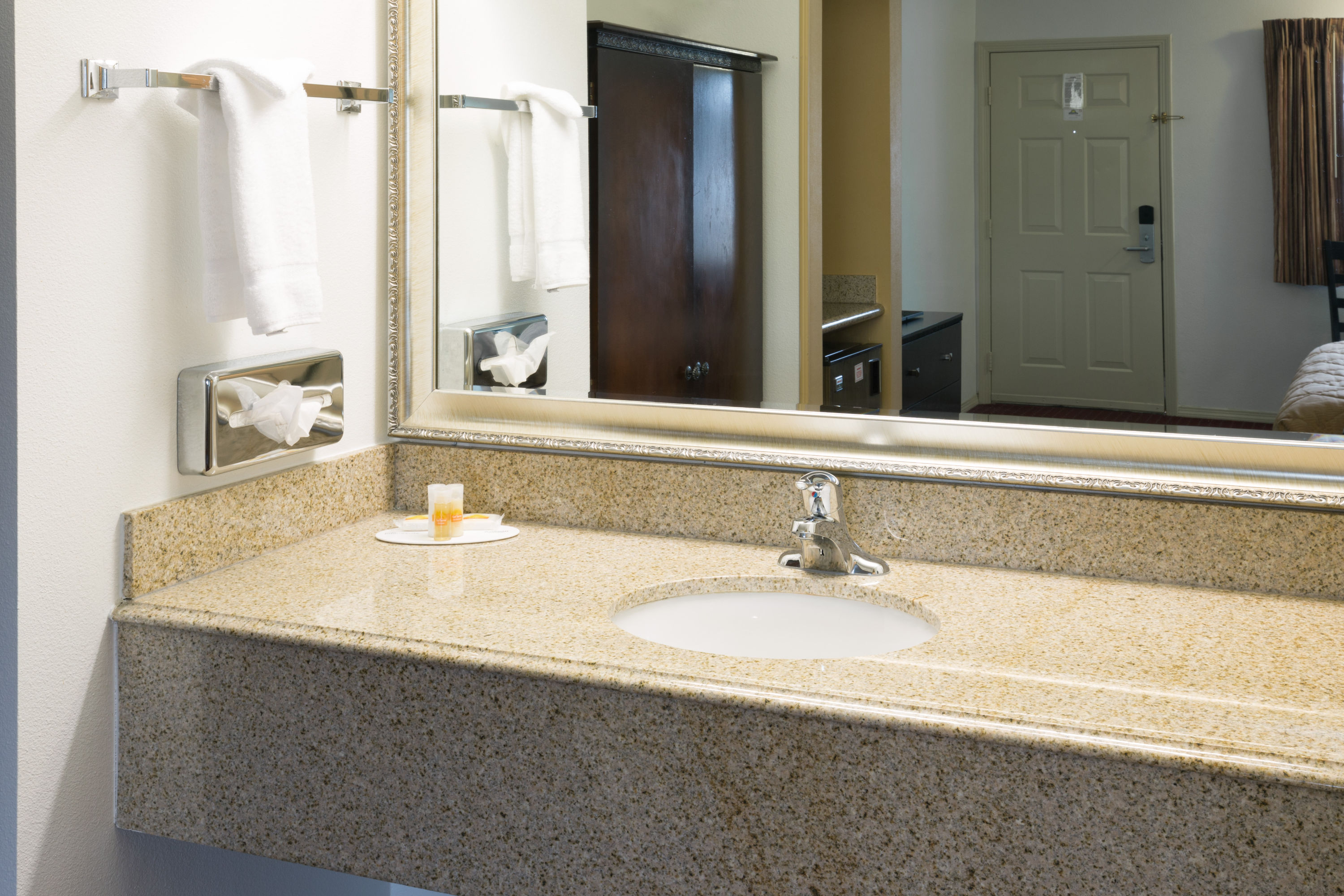Days Inn By Wyndham Newport Or Newport Or Hotels