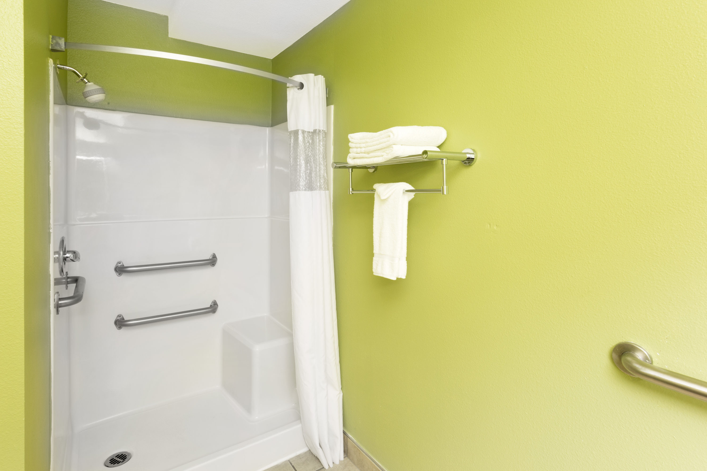 Guest room at the Days Inn by Wyndham Newport OR in Newport, Oregon