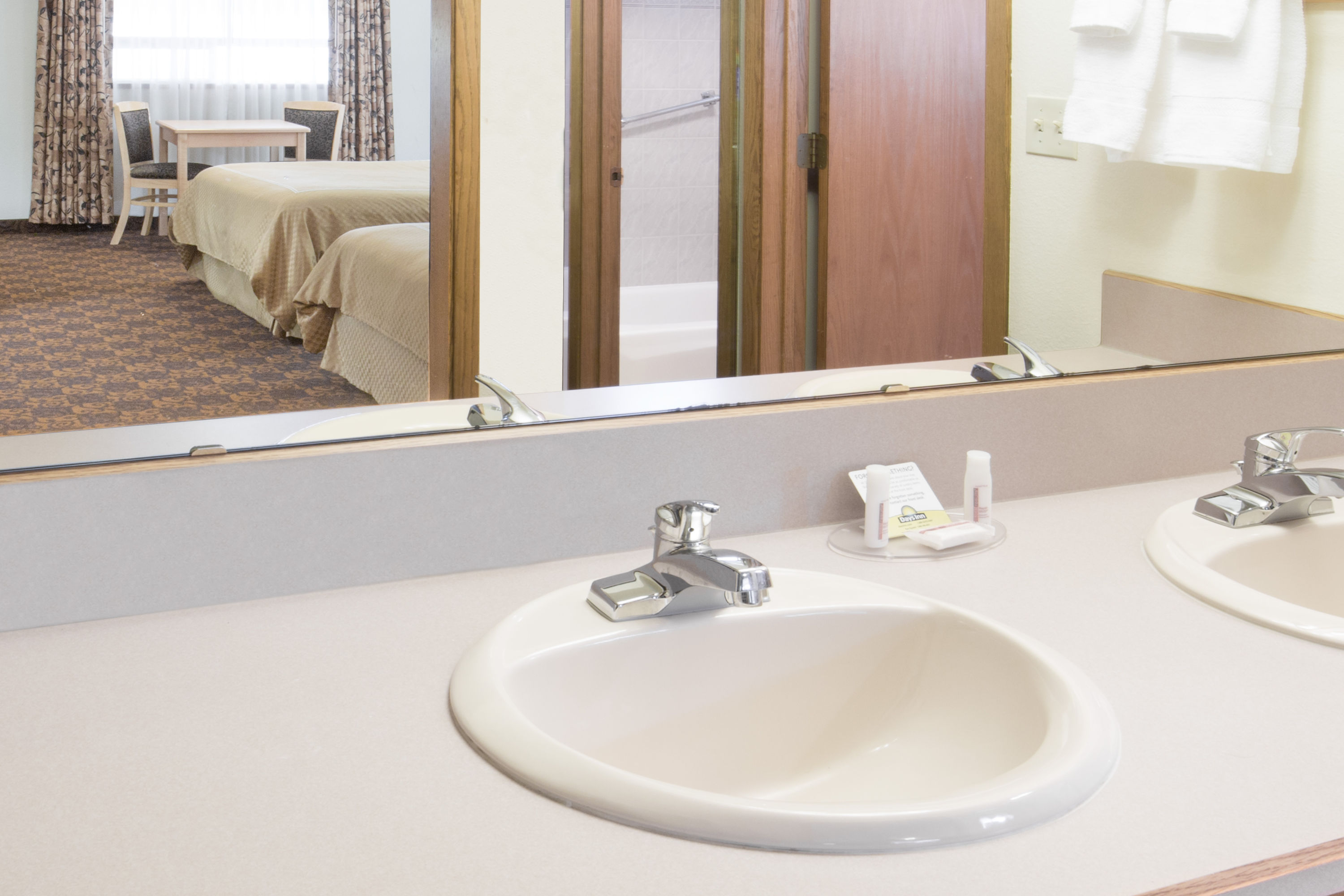 Days Inn by Wyndham Black Bear | Salem, OR Hotels