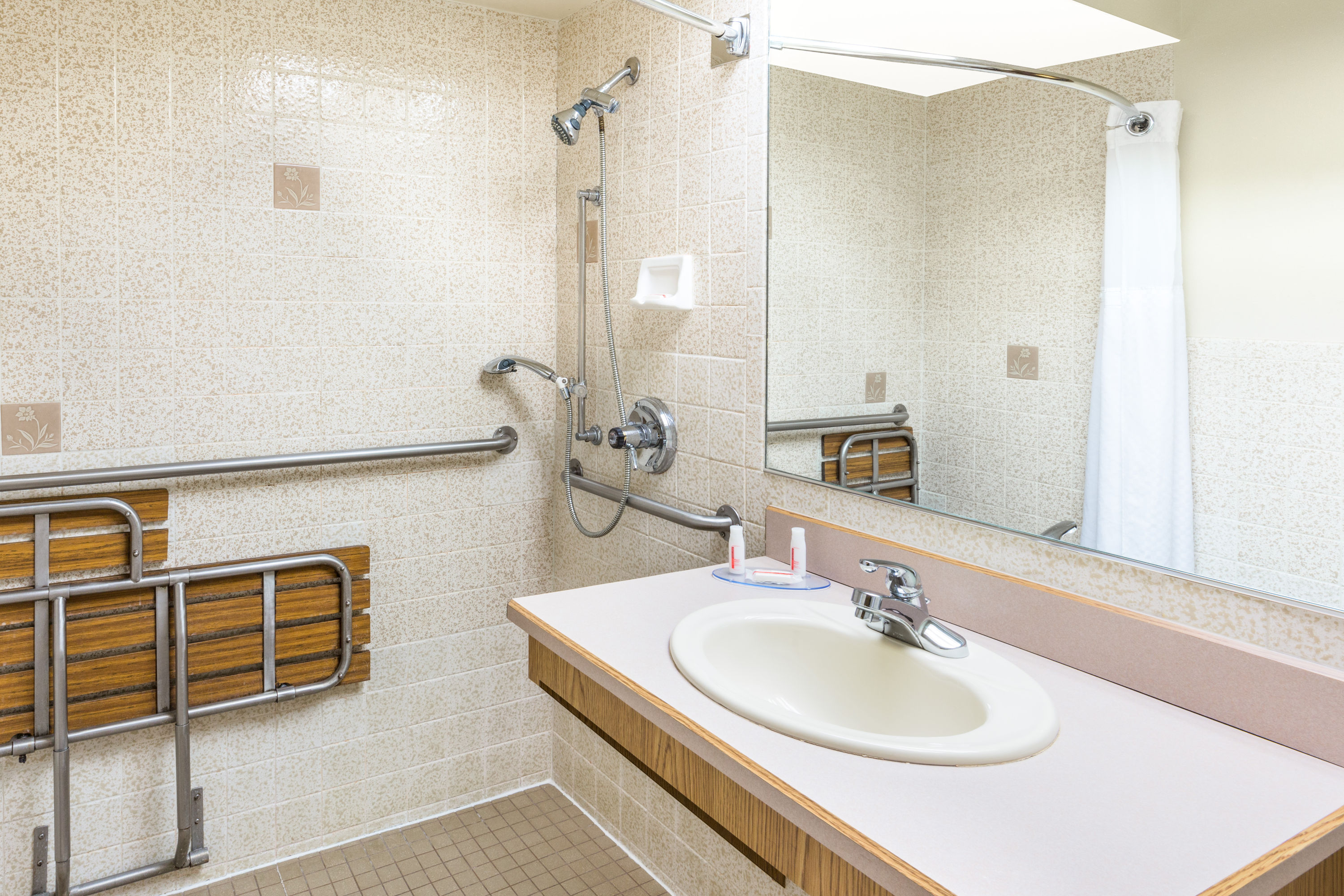 Guest room at the Days Inn by Wyndham Black Bear in Salem, Oregon